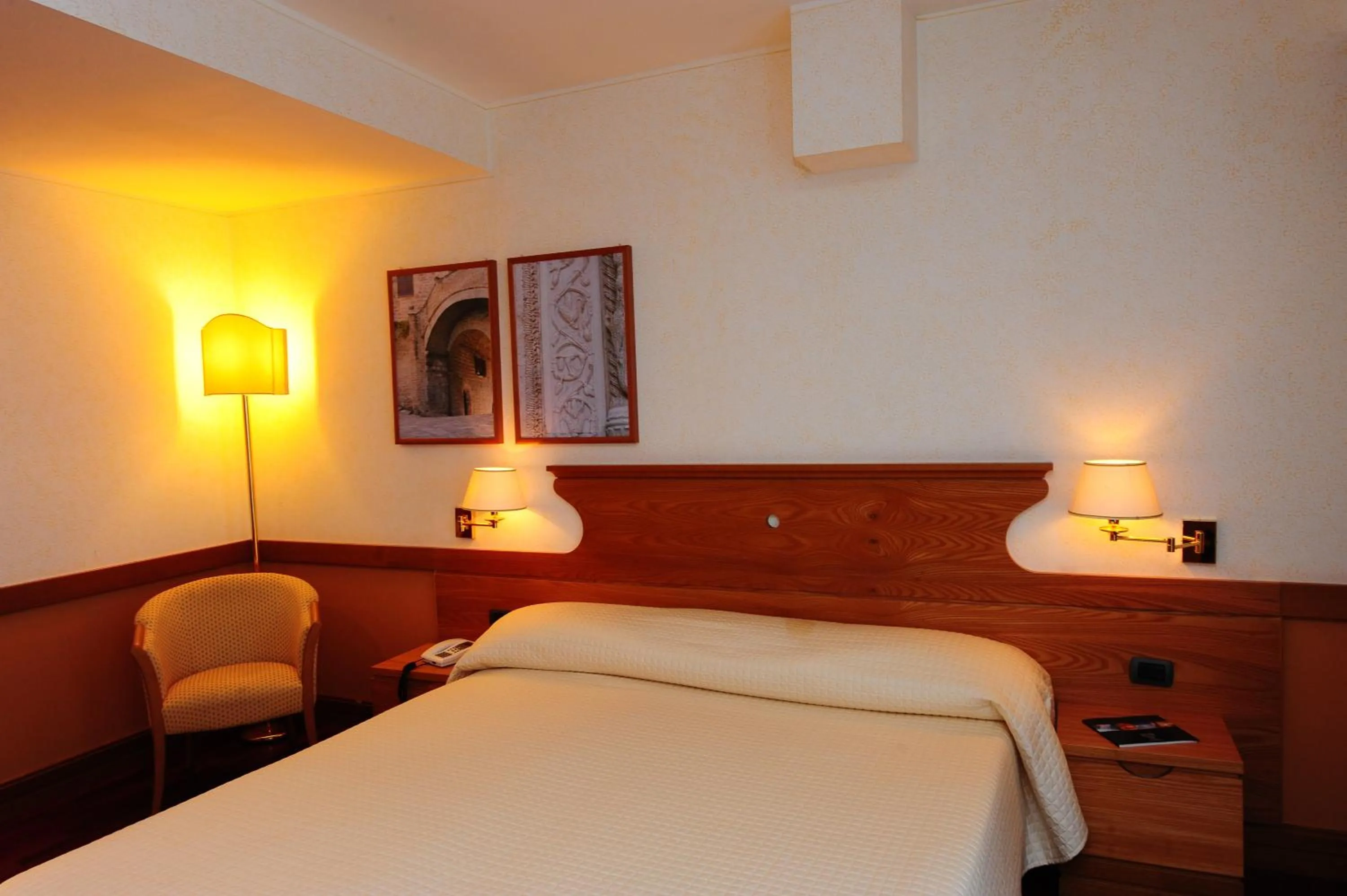 Bedroom, Bed in BV Grand Hotel Assisi