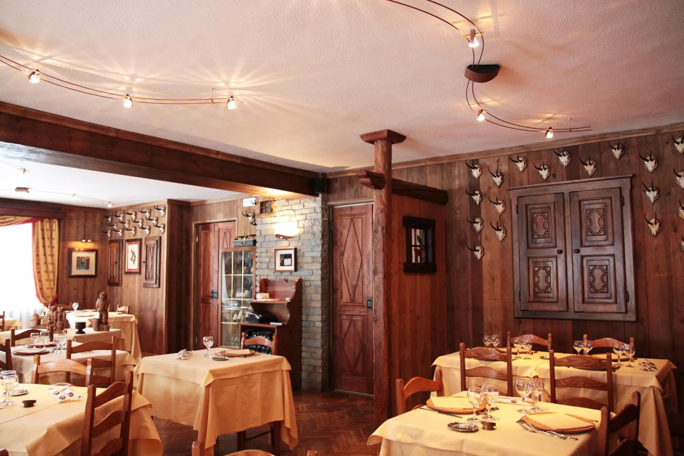 Restaurant/places to eat in Hotel Dei Camosci