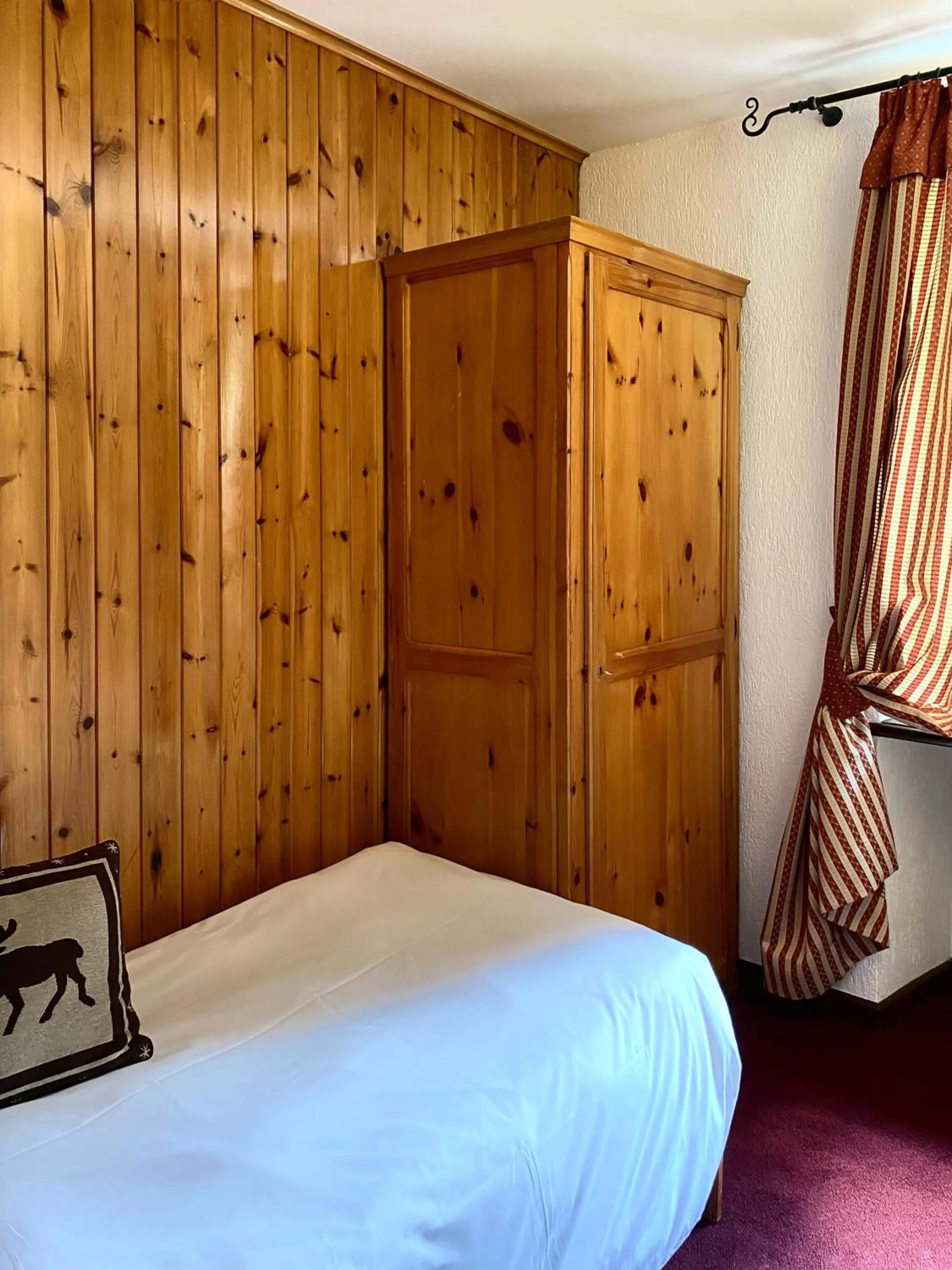 Bedroom in Hotel Dei Camosci