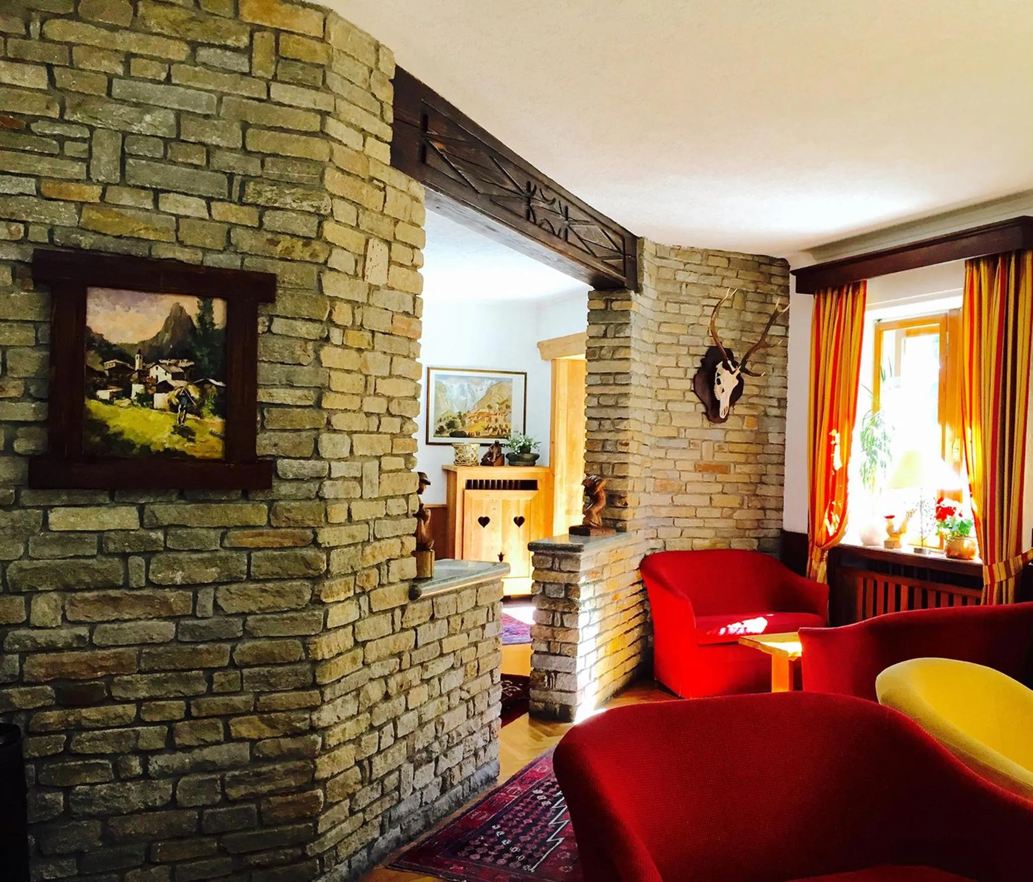 Communal lounge/ TV room in Hotel Dei Camosci