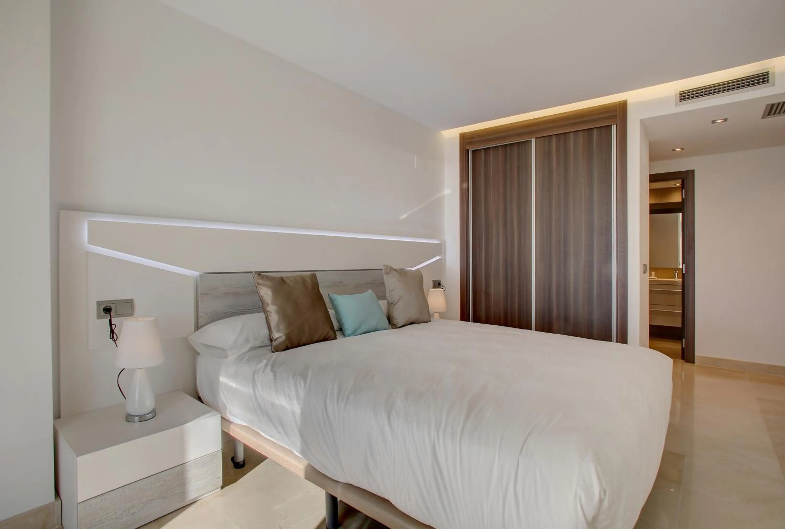 Bedroom, Bed in Aqua Apartments Vento, Marbella