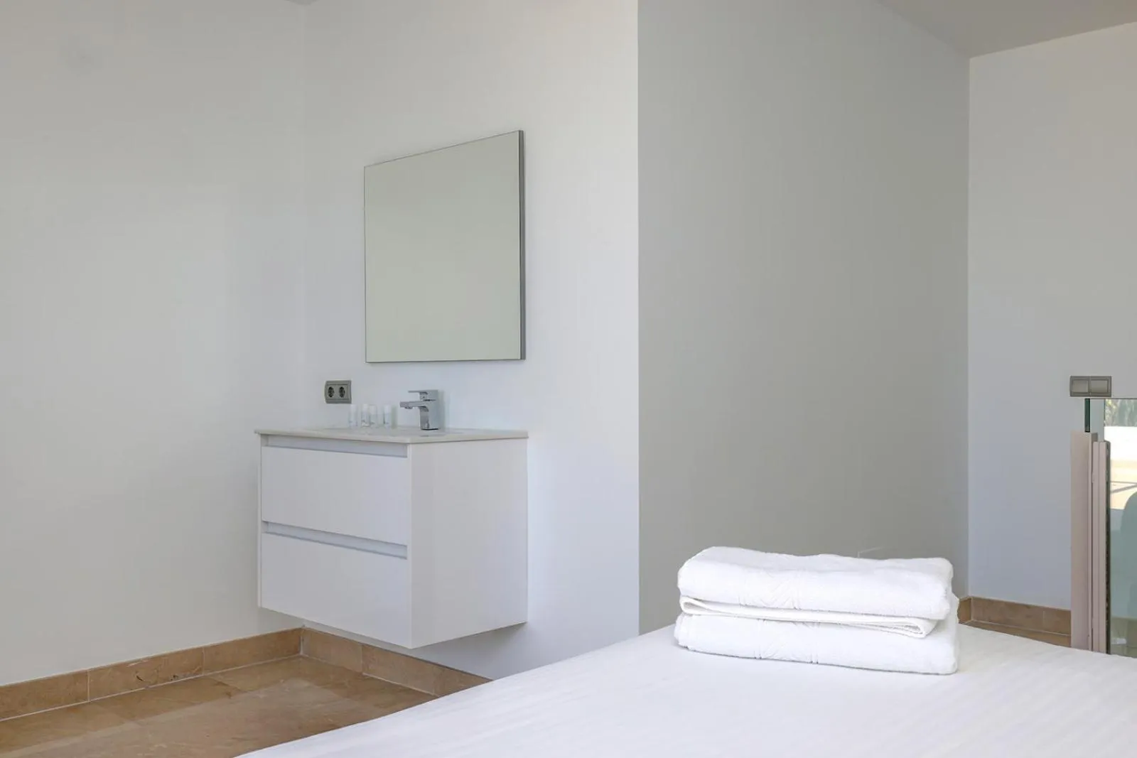 Bathroom, Bed in Aqua Apartments Vento, Marbella