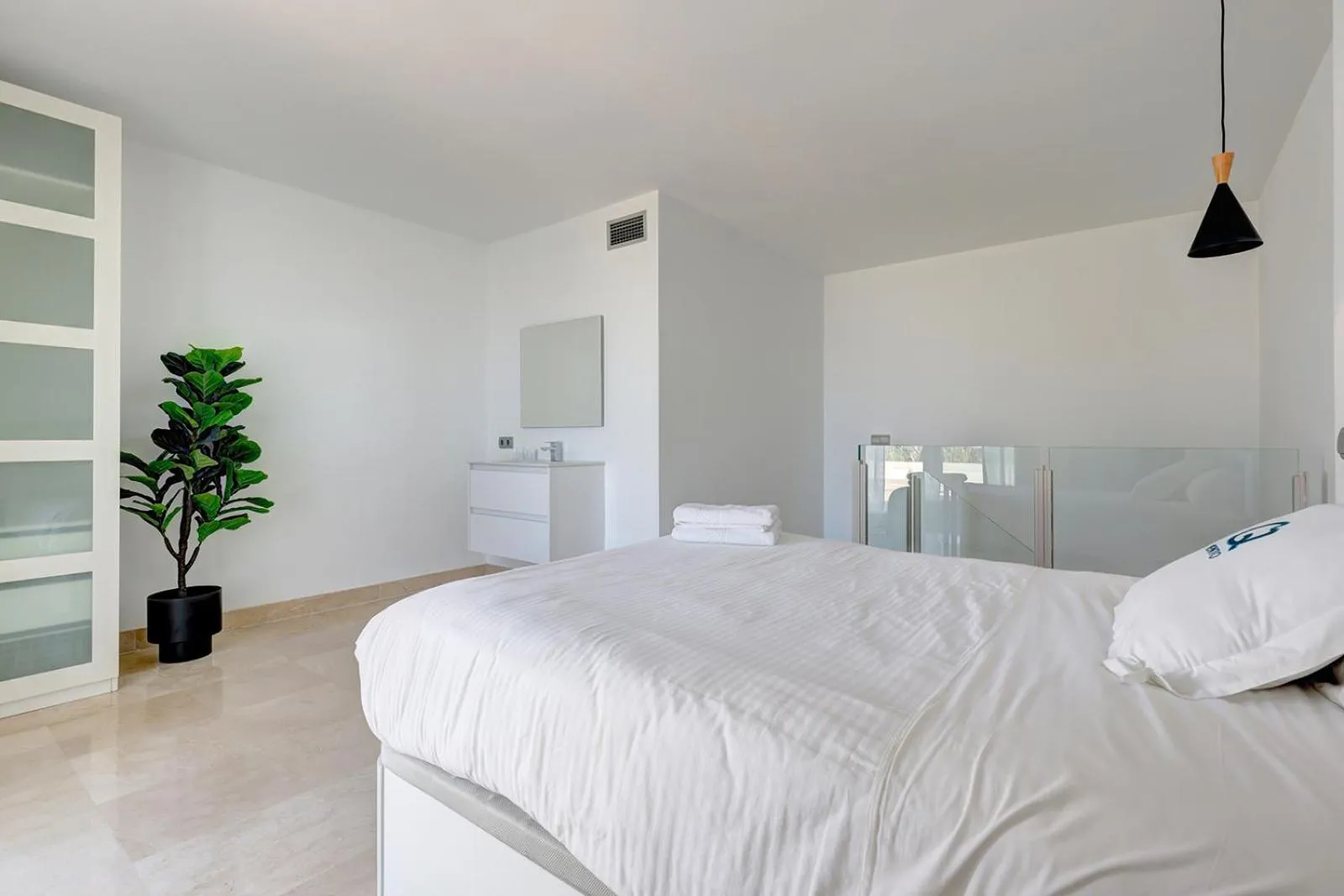Bed in Aqua Apartments Vento, Marbella