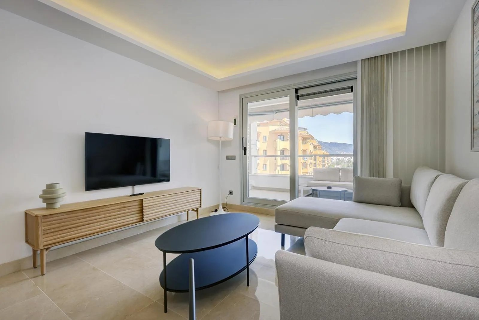 TV and multimedia in Aqua Apartments Vento, Marbella