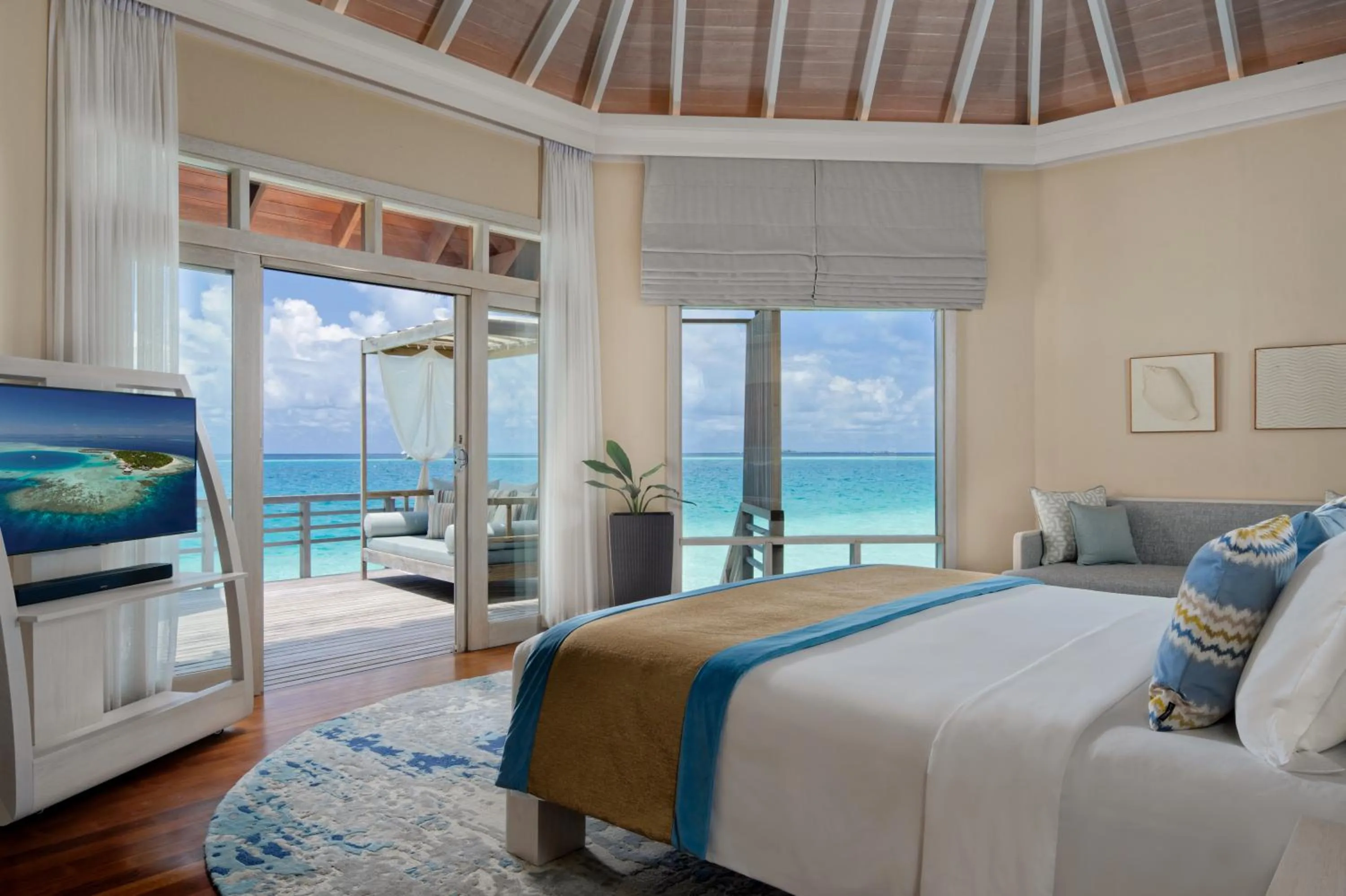 Bed in Baros Maldives