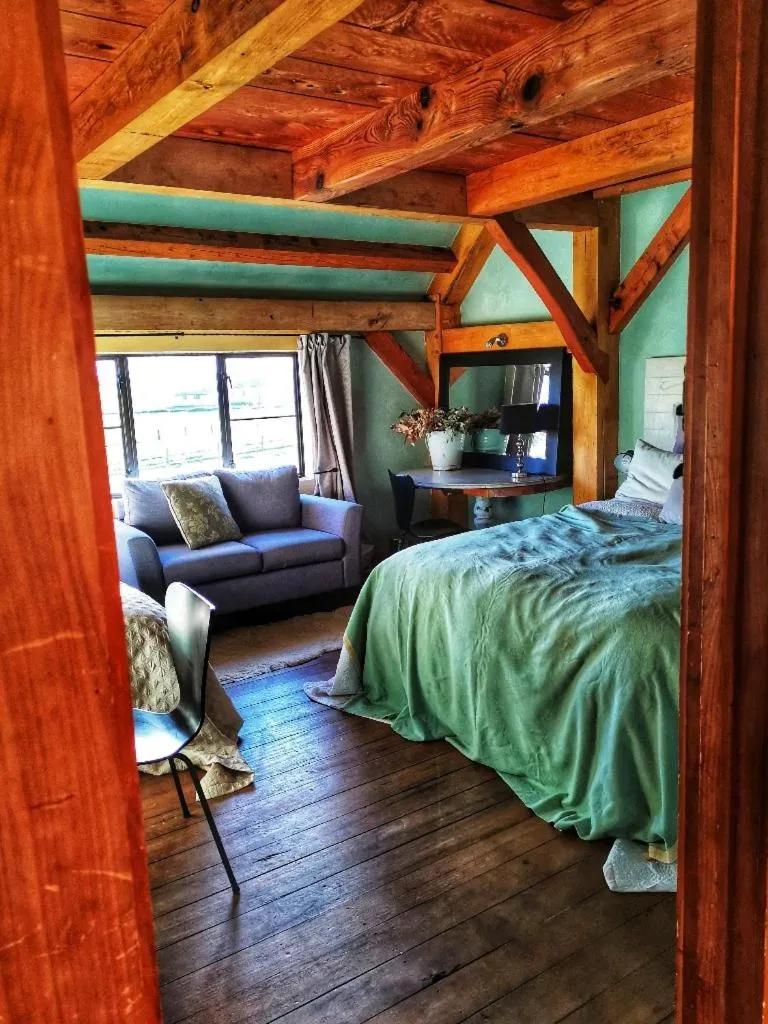 Bed in housewithnonails