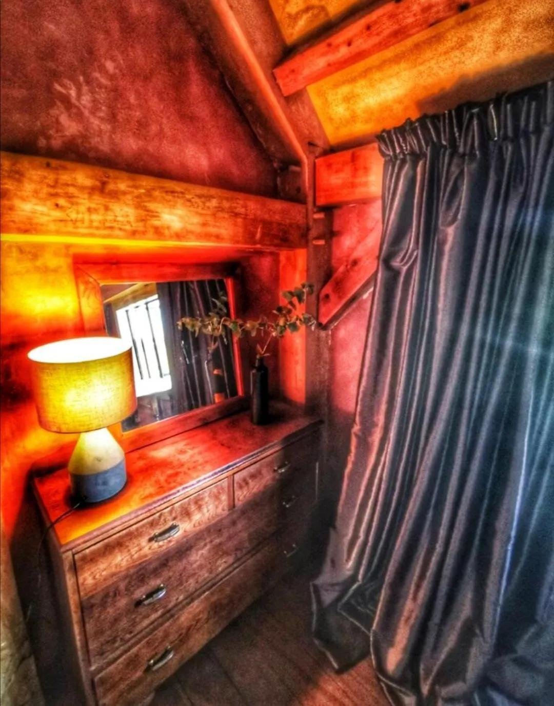 Property building, Bed in housewithnonails