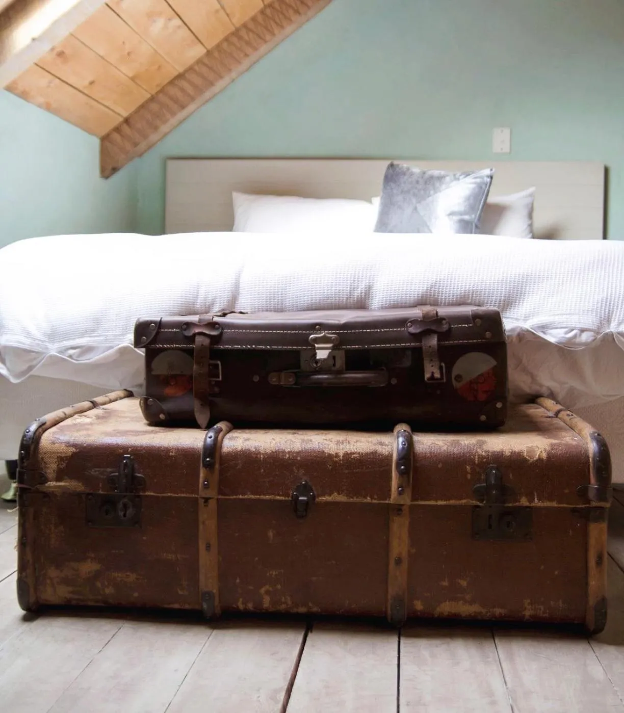 Bed in housewithnonails