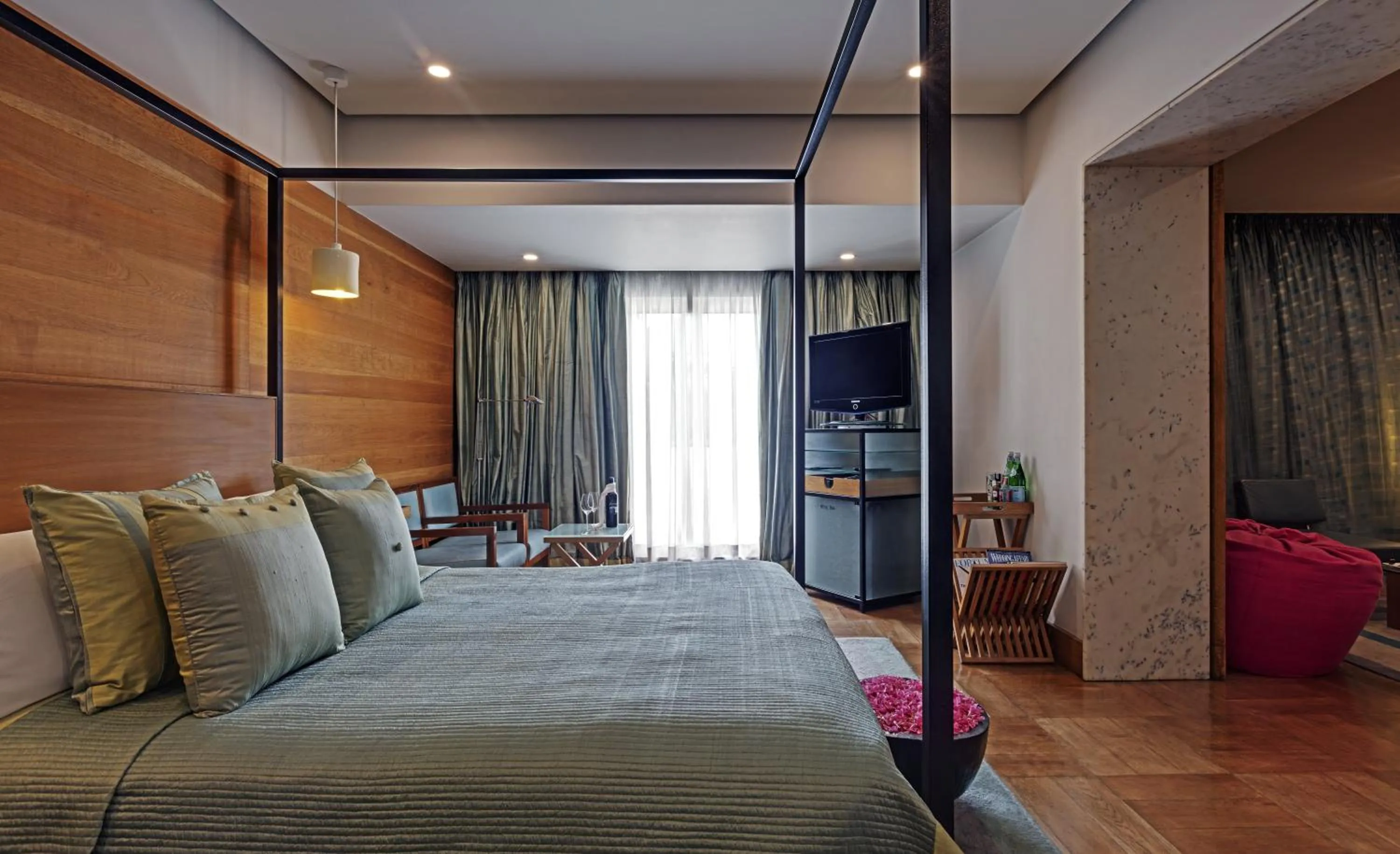 Photo of the whole room, Bed in The Park Bangalore, MG Road