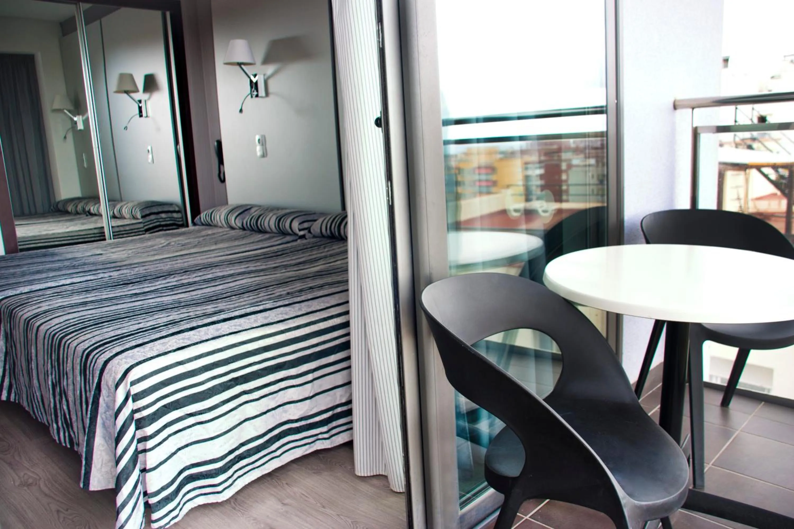 Photo of the whole room, Bed in Summer Hotel