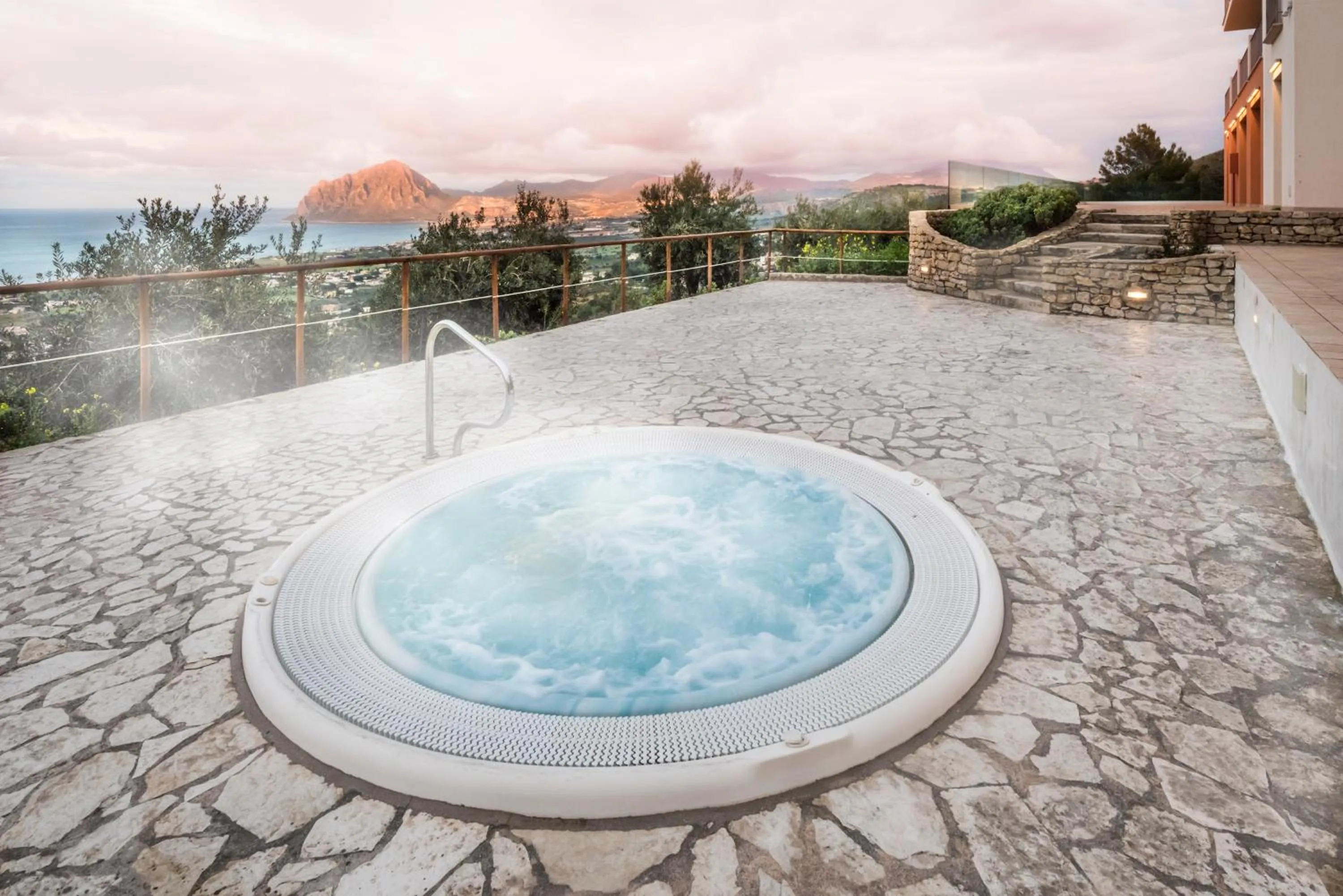 Hot Tub in Hotel Parco Degli Aromi Resort & SPA
