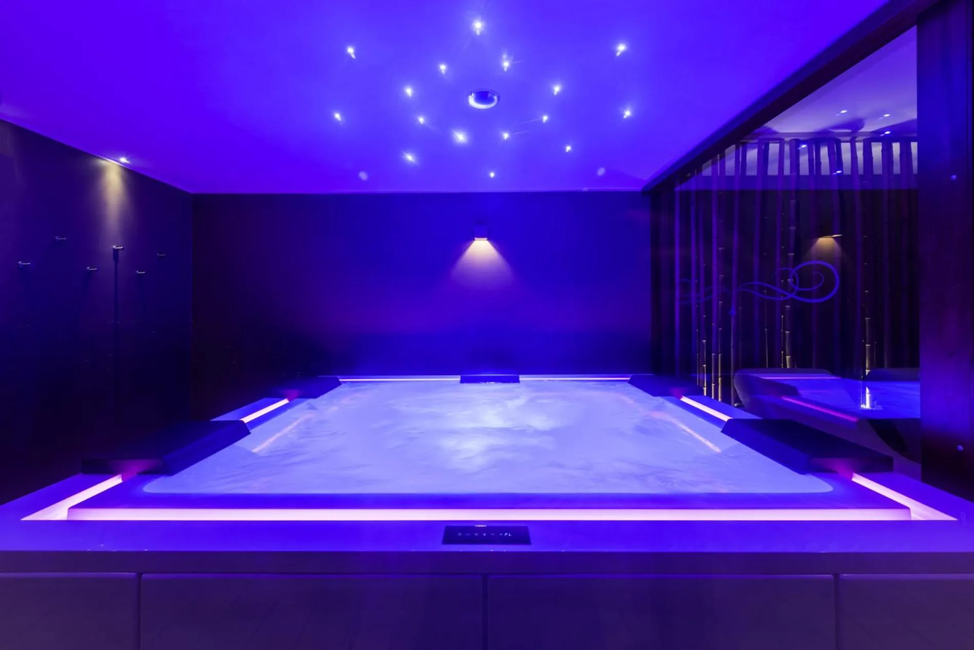 Hot Tub in Hotel Parco Degli Aromi Resort & SPA