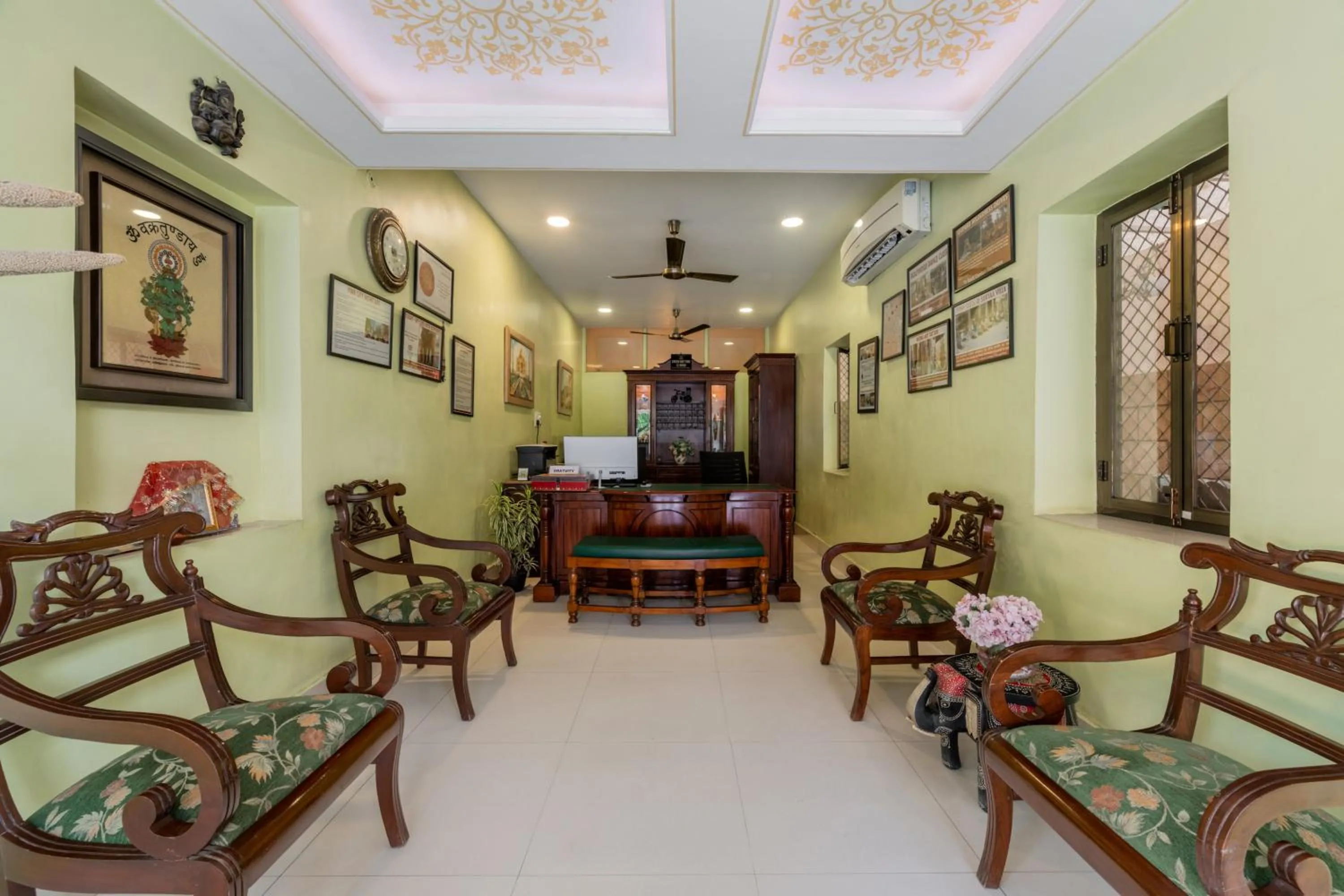 Lobby or reception in Suryaa Villa - A Boutique Heritage Hotel