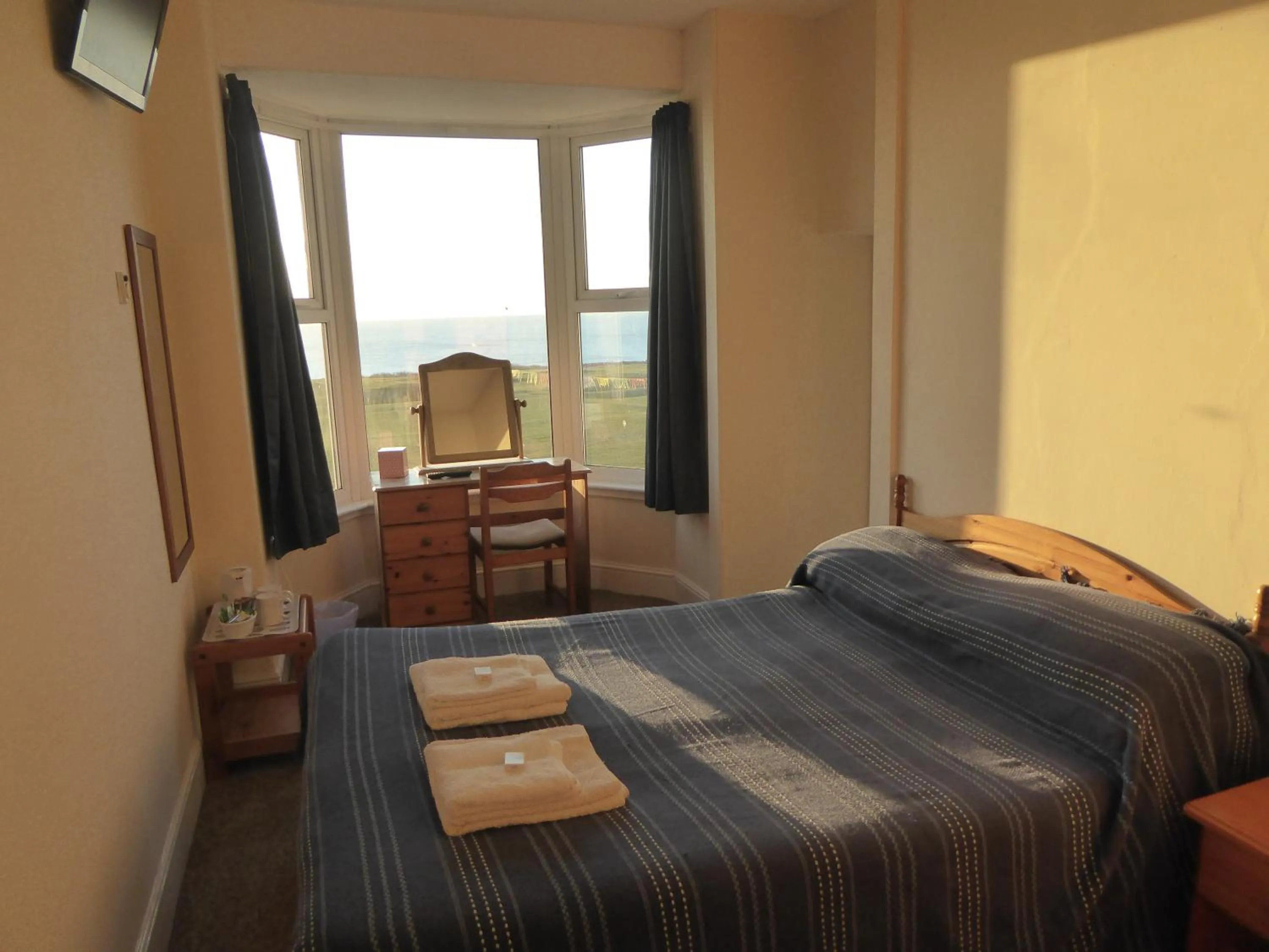 Photo of the whole room, Bed in Longbeach- Adults Only