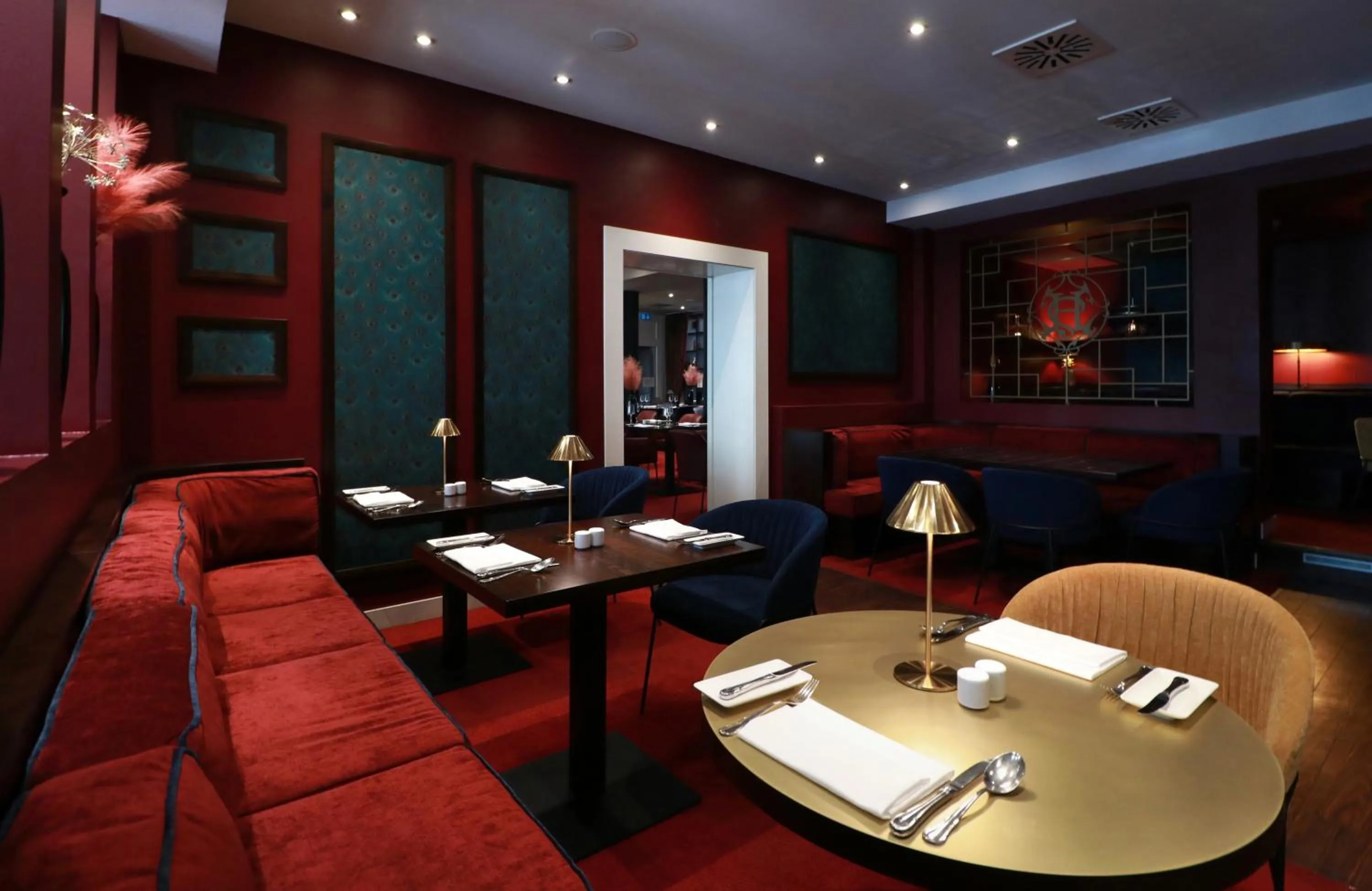 Restaurant/places to eat in Haverkamp Suites