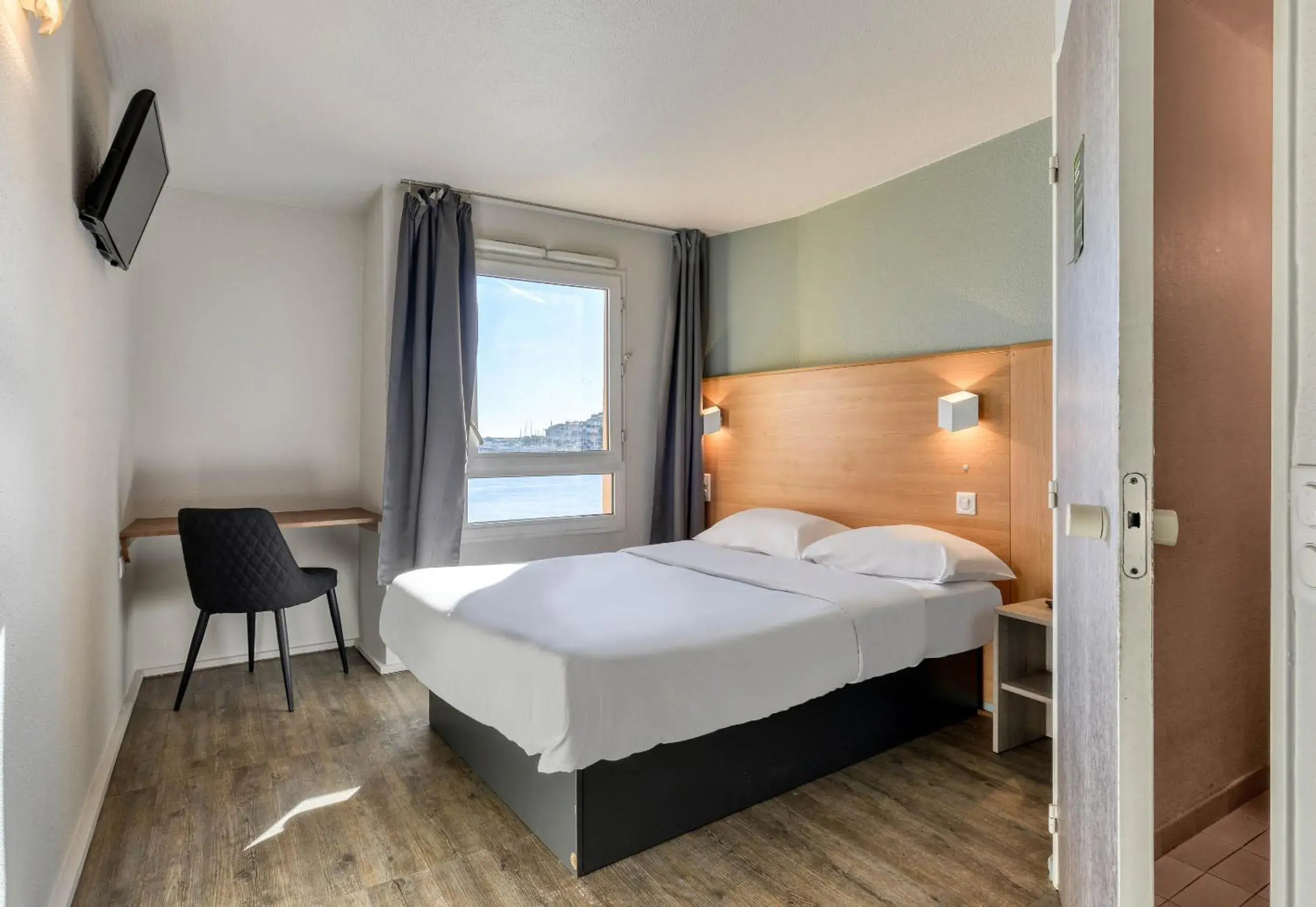 Double Room - Disability Access in B&B HOTEL Sète Centre Gare Double Room - Disability Access in B&B HOTEL Sète Centre Gare