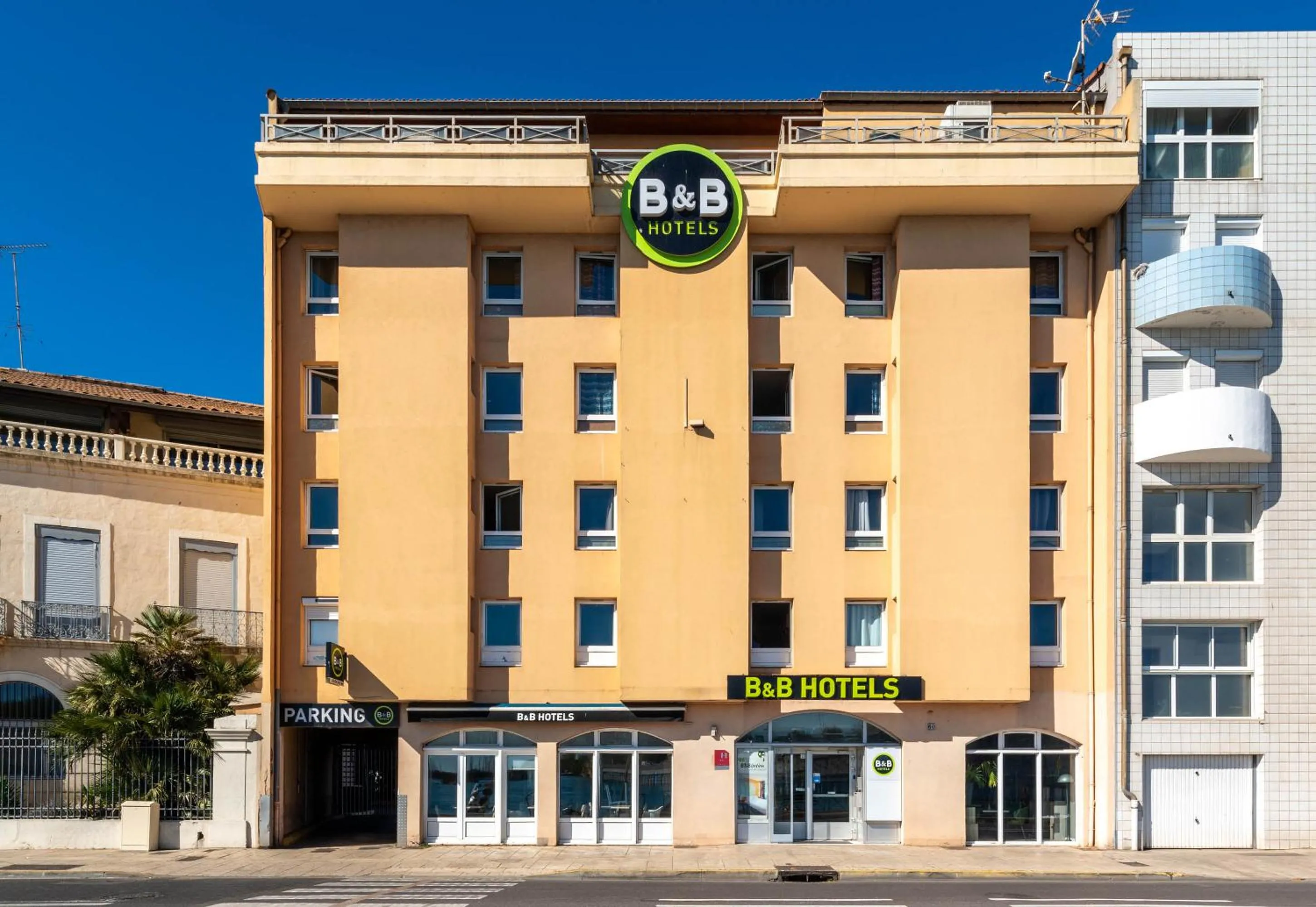 Property building in B&B HOTEL Sète Centre Gare
