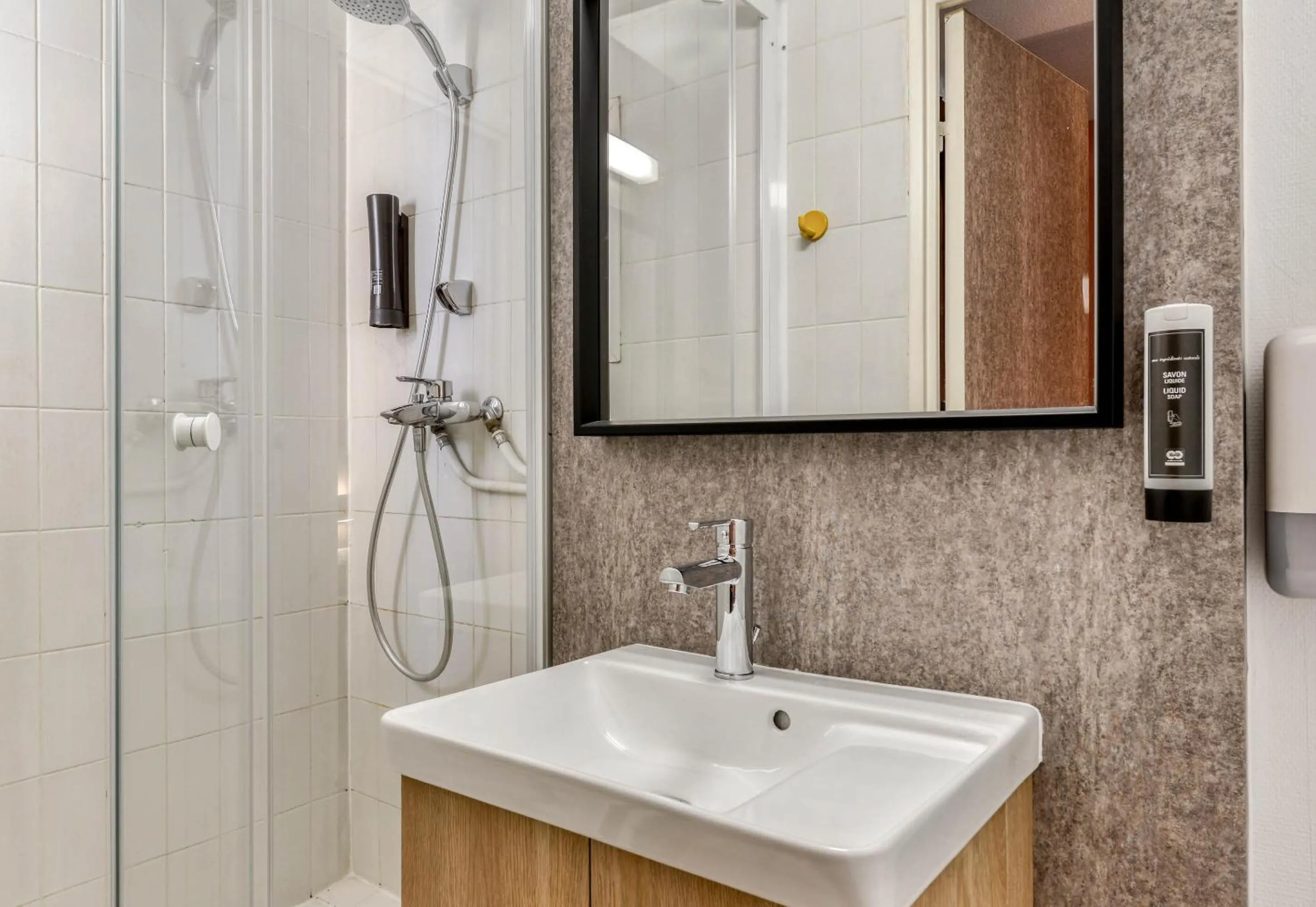 Bathroom in B&B HOTEL Sète Centre Gare