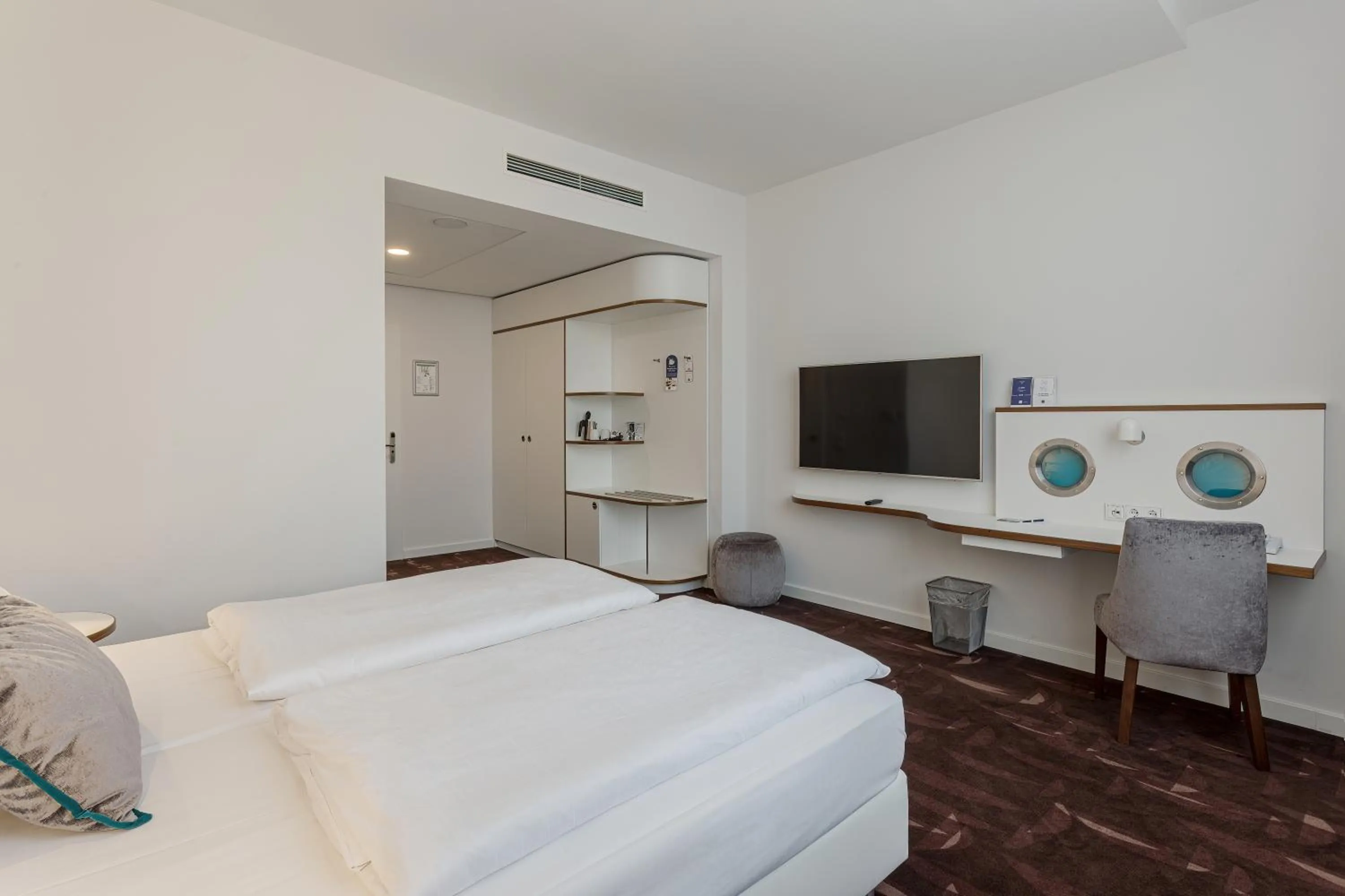 Photo of the whole room, Bed in Hotel MOA Berlin