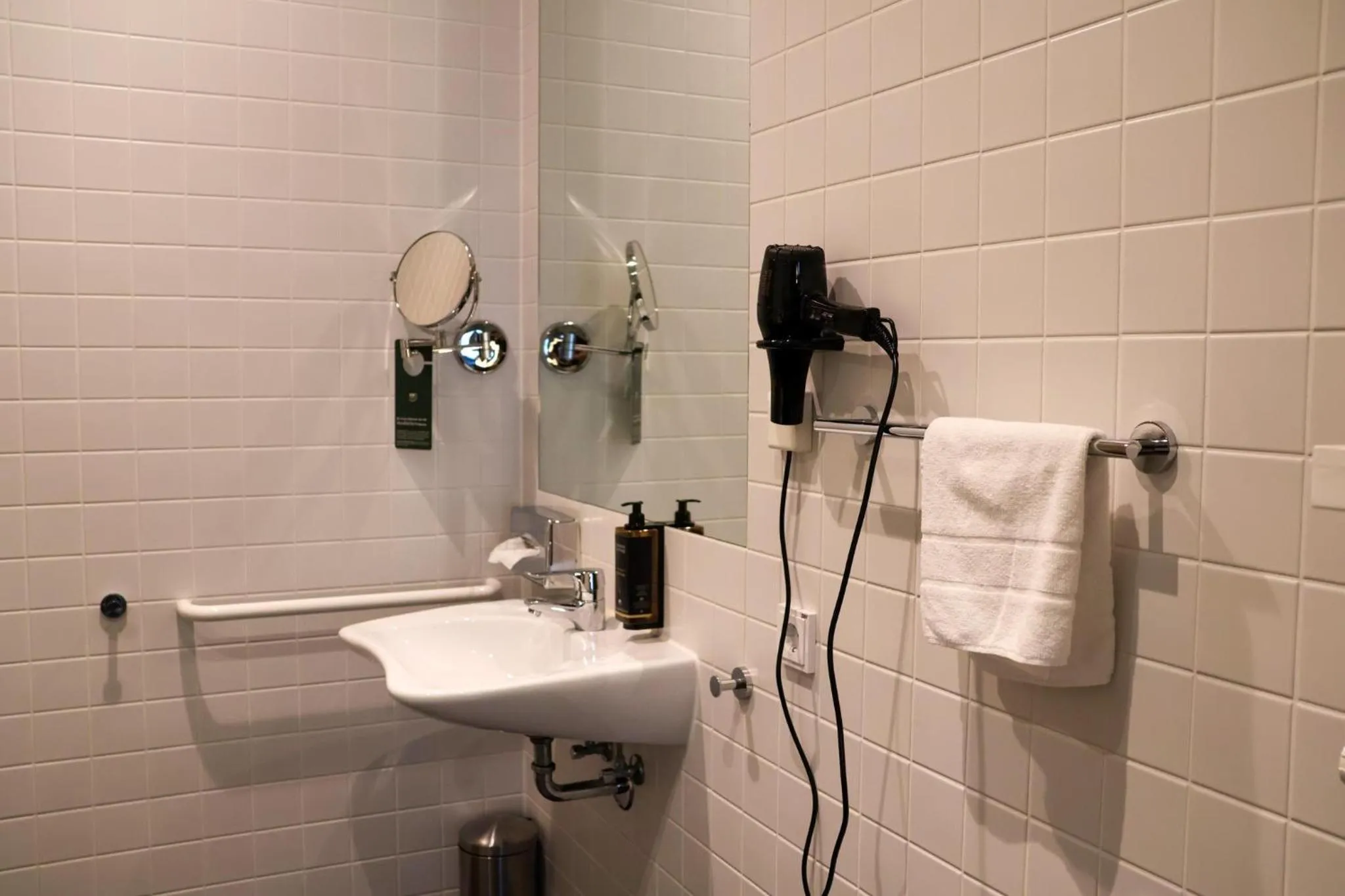 Bathroom in Mercure Hotel MOA Berlin