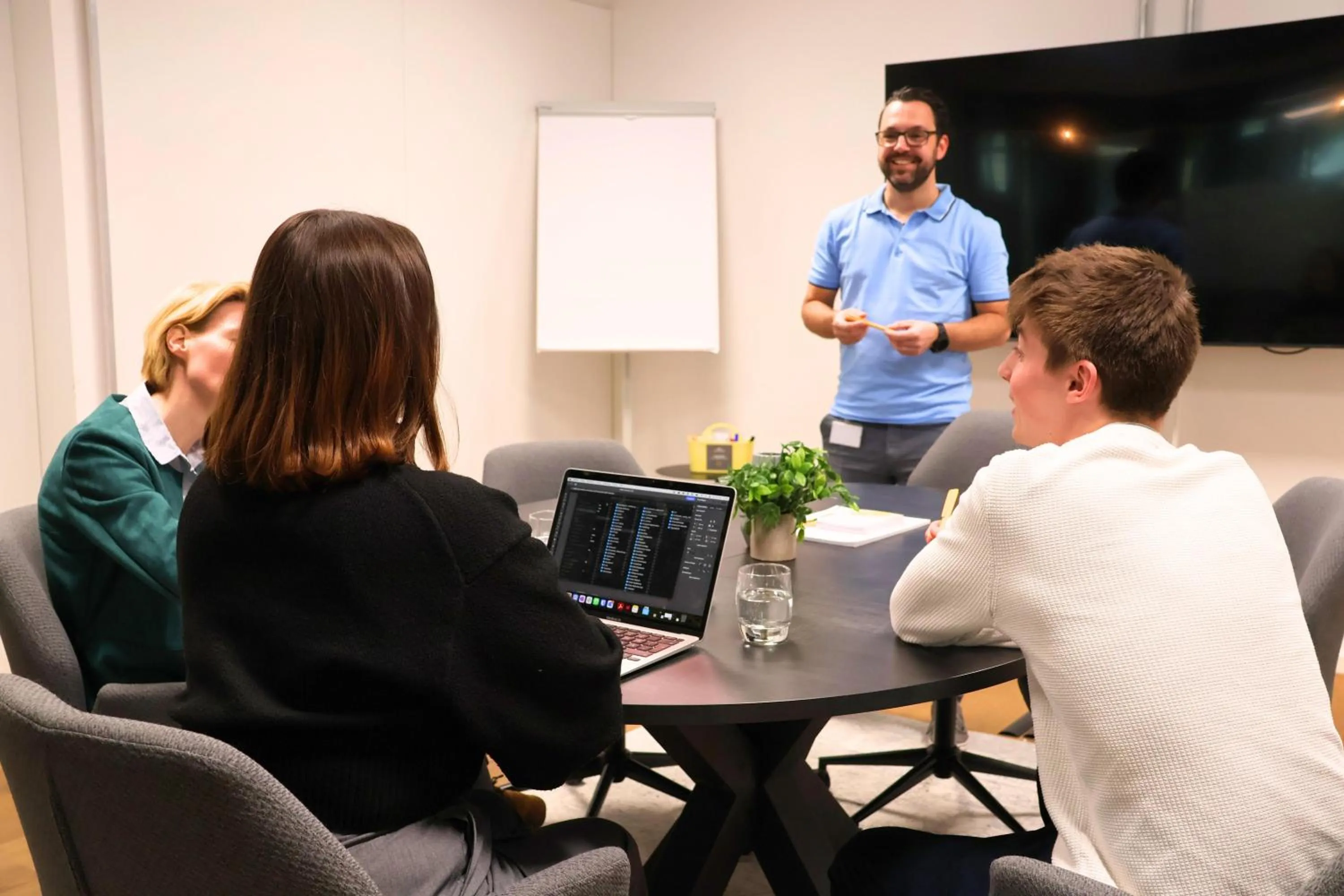 People in Mercure Hotel MOA Berlin