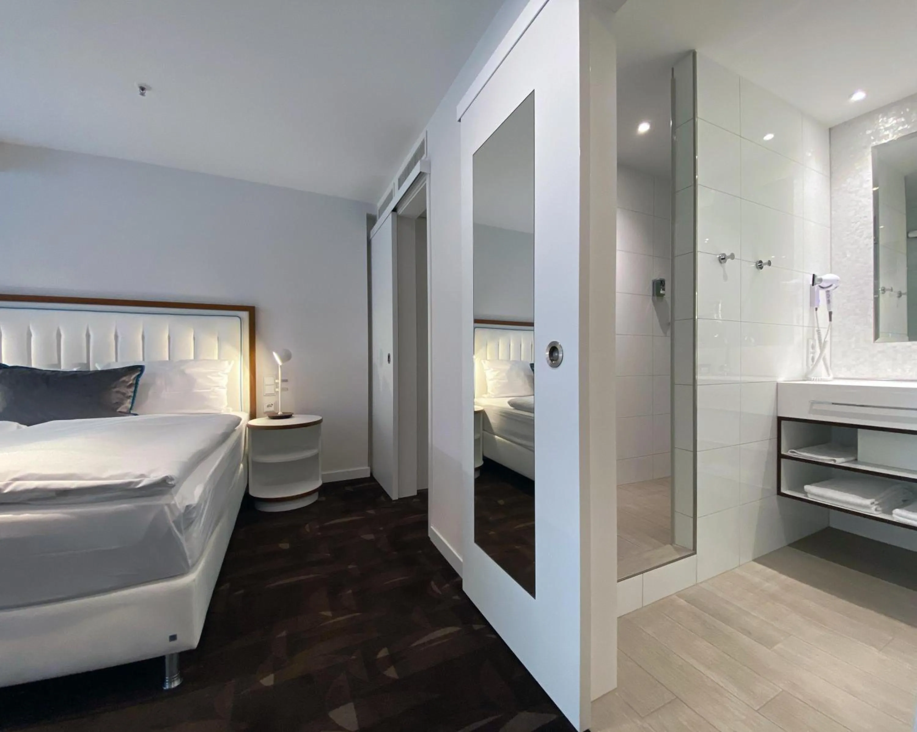 Photo of the whole room, Bed in Mercure Hotel MOA Berlin