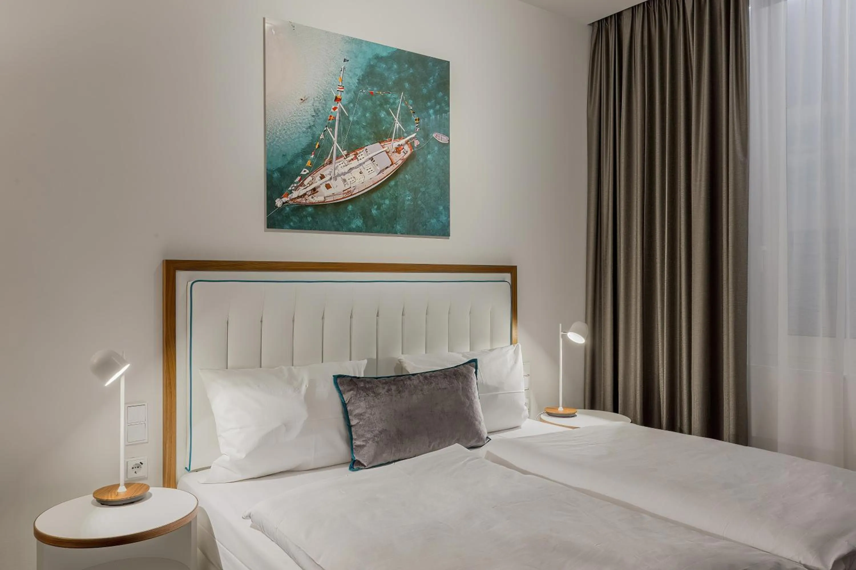 Photo of the whole room, Bed in Mercure Hotel MOA Berlin