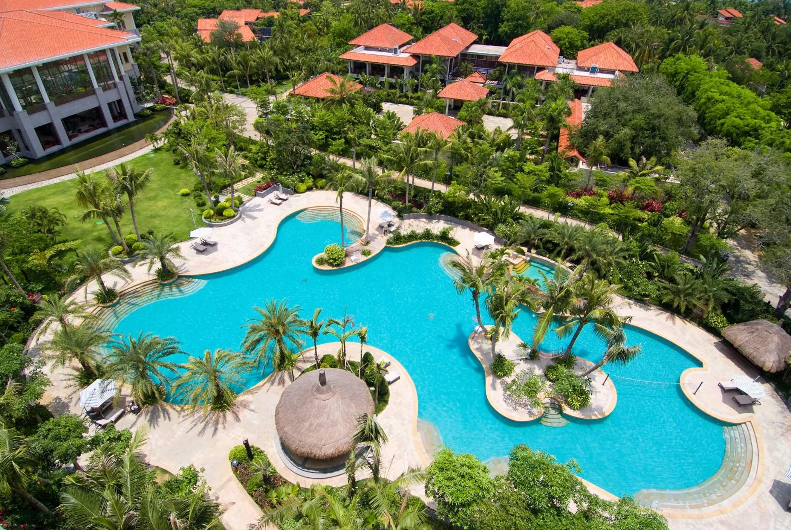 Swimming pool in Luhuitou State Guesthouse & Resort
