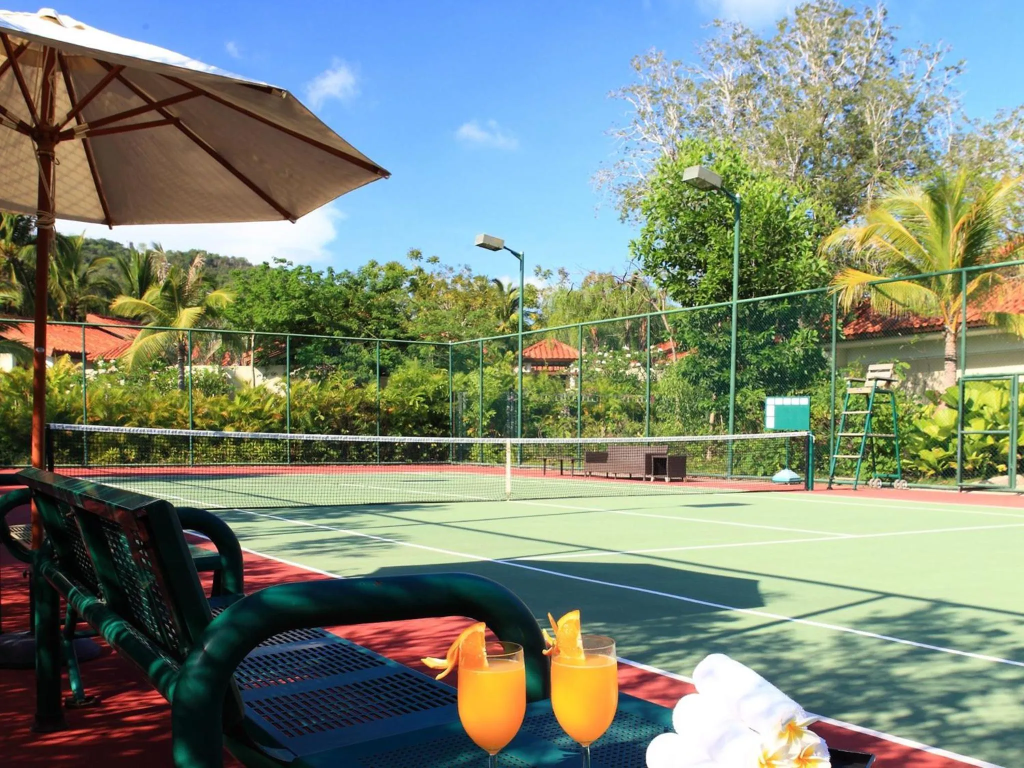 Tennis court in Luhuitou State Guesthouse & Resort