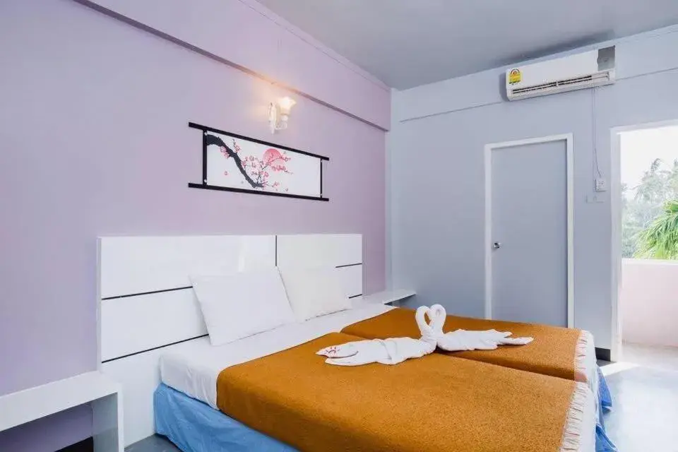 Budget Twin Room in Summer Hotel Budget Twin Room in Summer Hotel