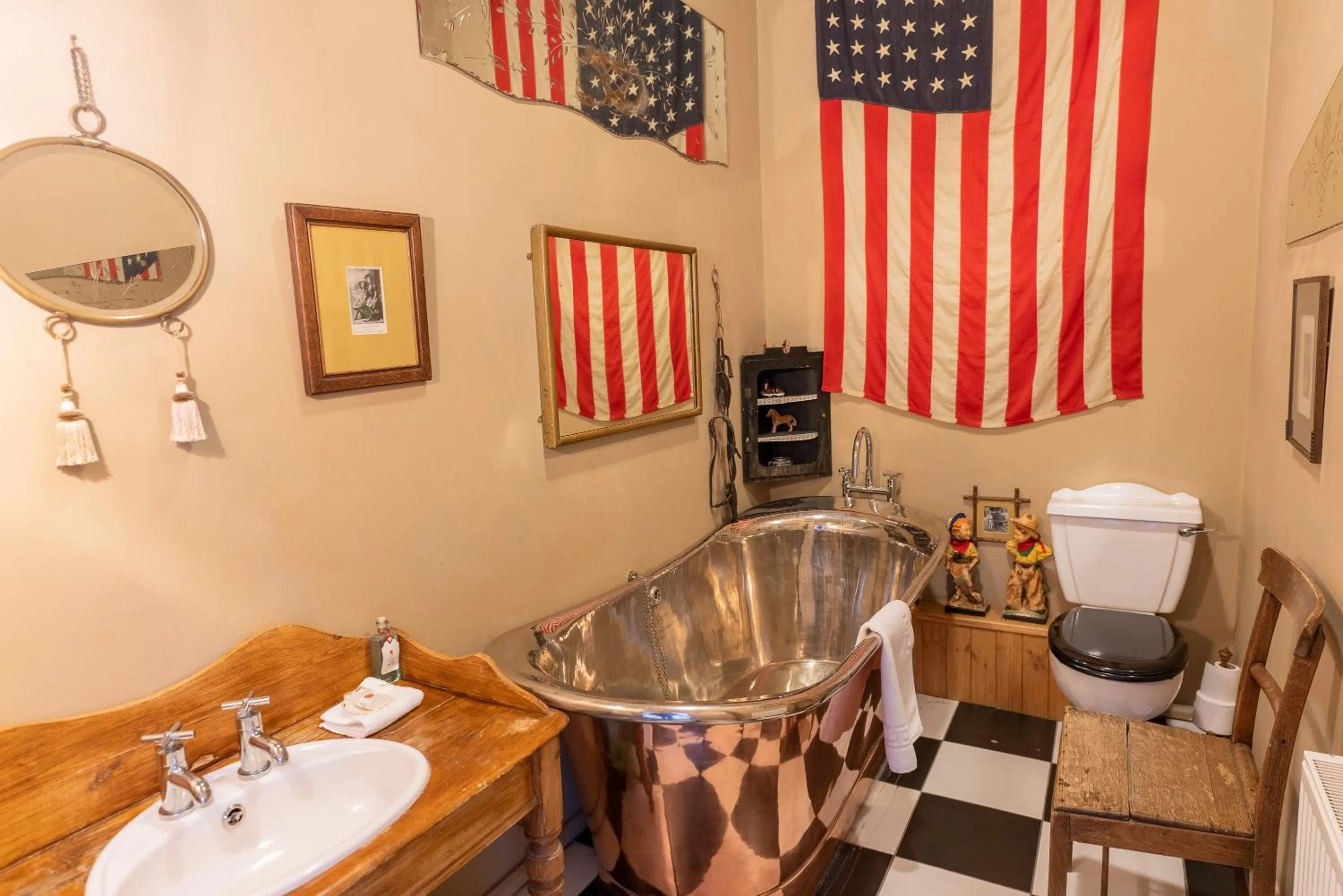 Bathroom in La Rosa Hotel
