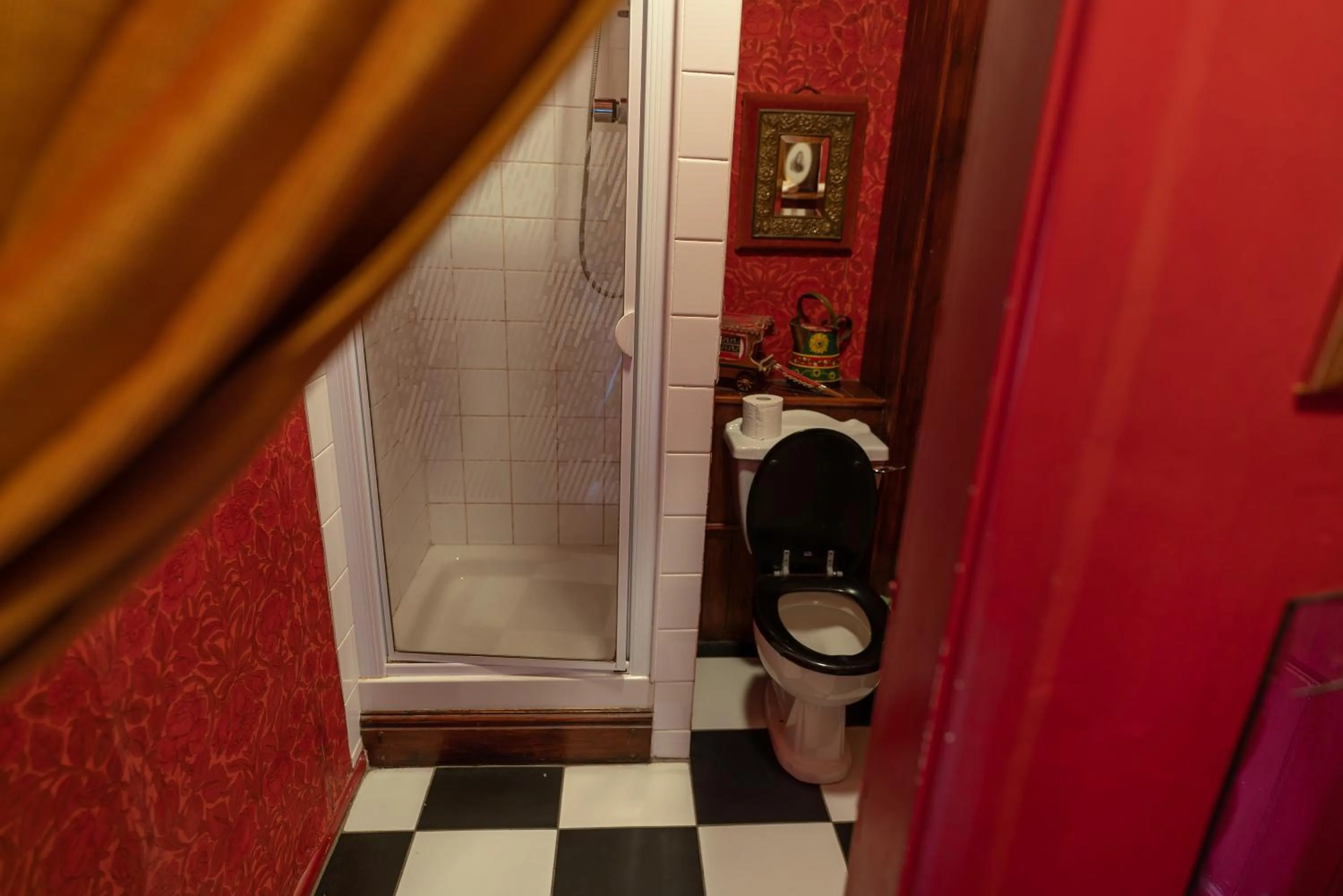 Shower in La Rosa Hotel