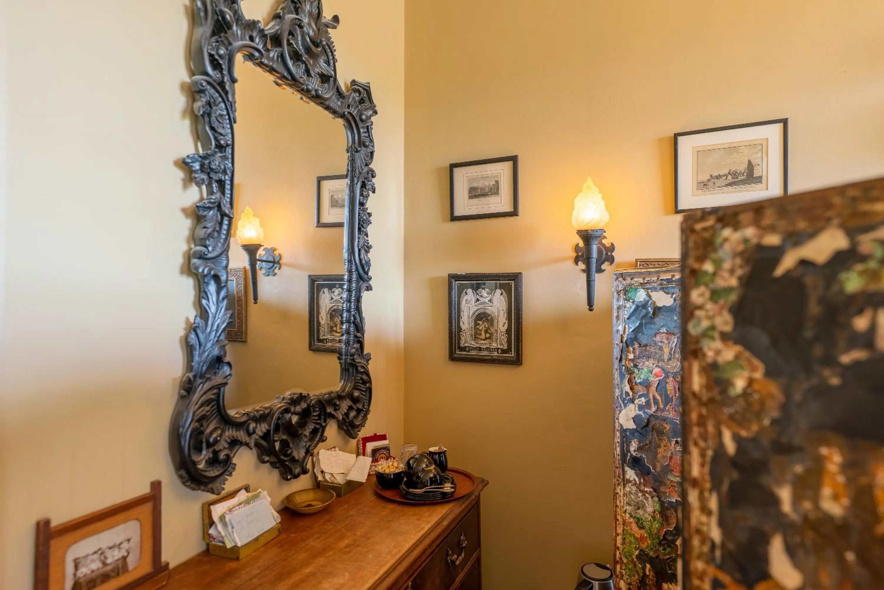 Coffee/tea facilities in La Rosa Hotel