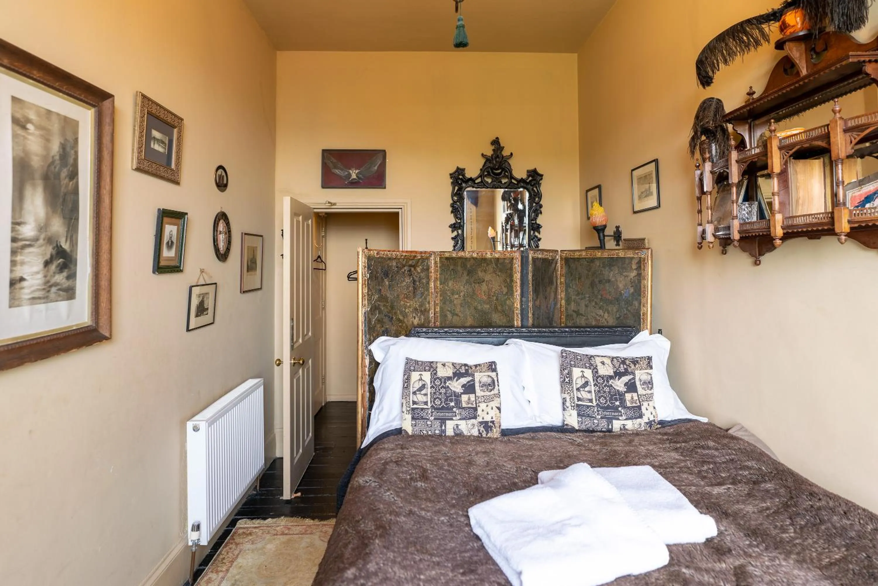 Bed in La Rosa Hotel