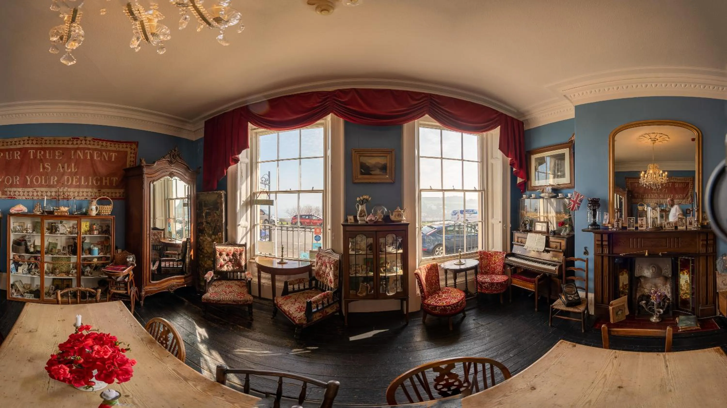 Dining area in La Rosa Hotel