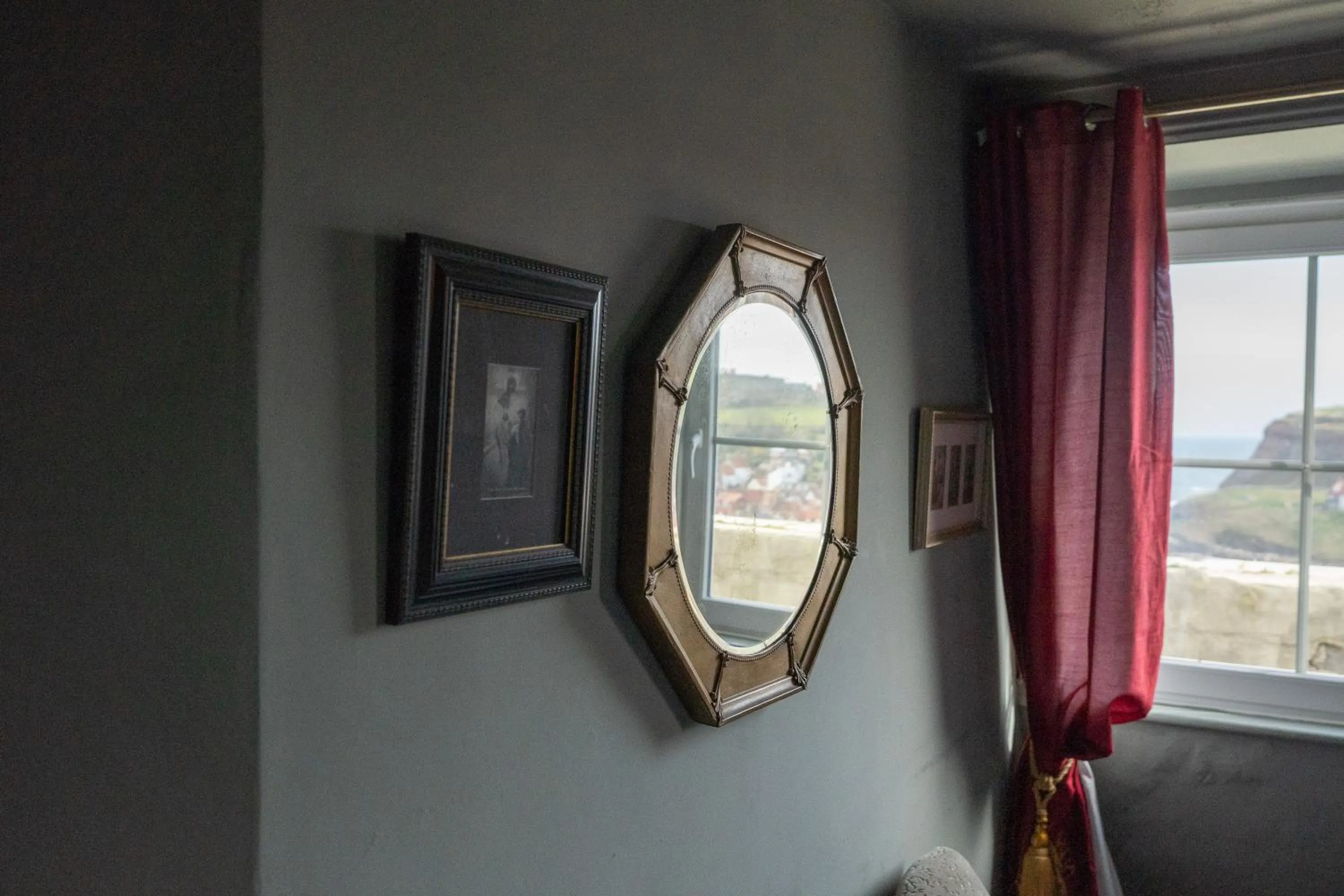 Decorative detail in La Rosa Hotel