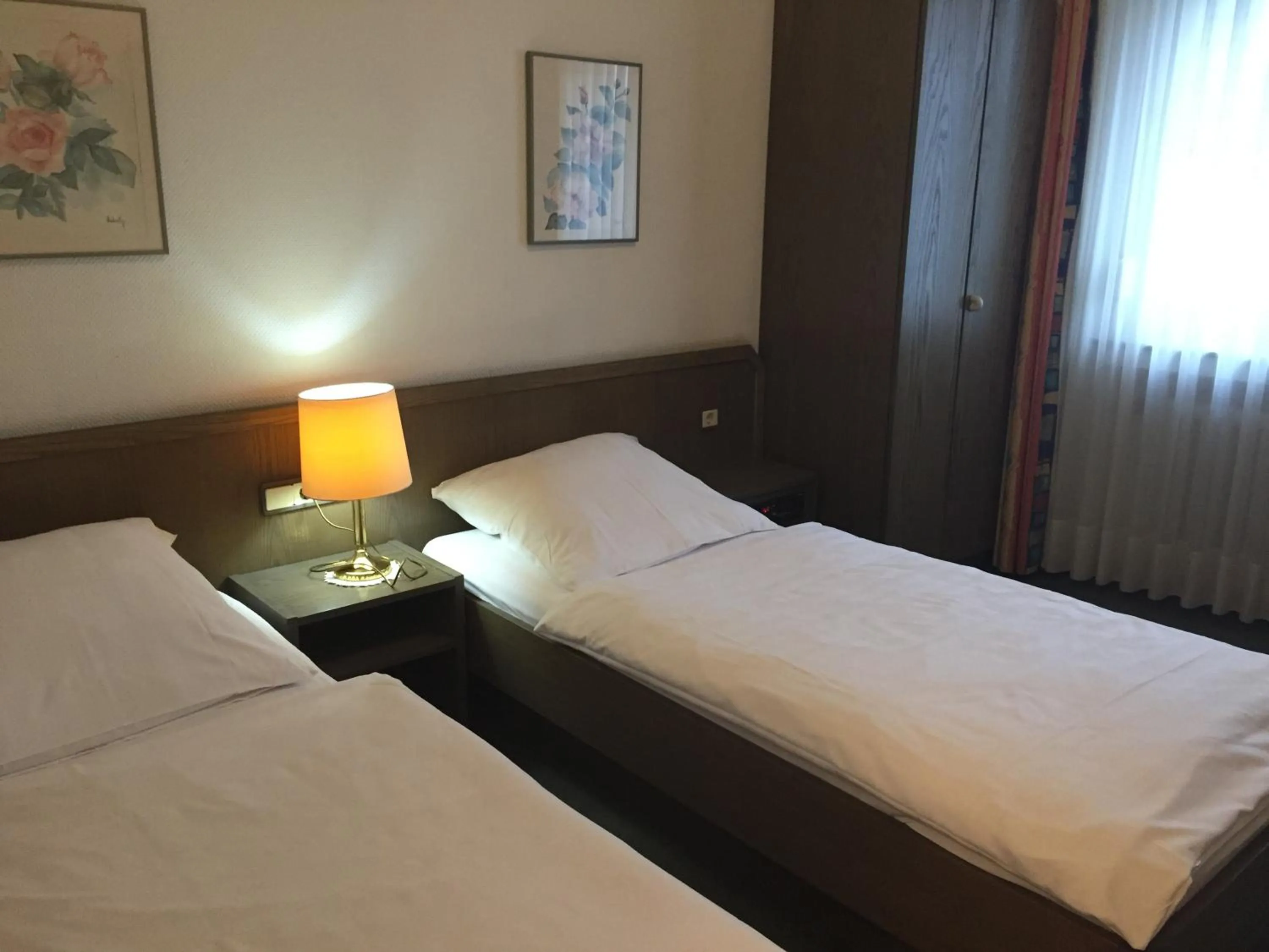 Photo of the whole room, Bed in Hotel Görres