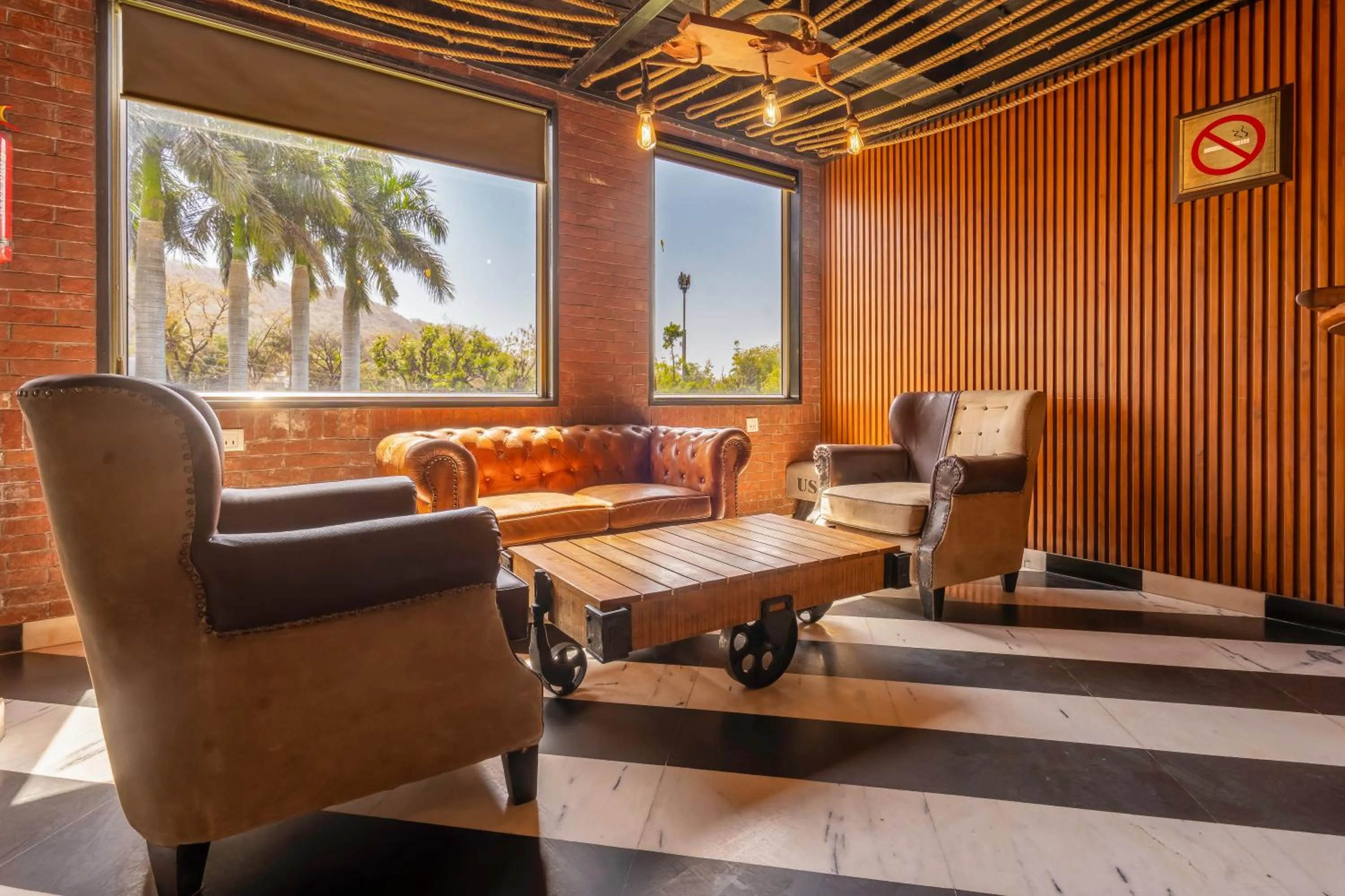 Lounge or bar in Hotel Chandrawati Palace