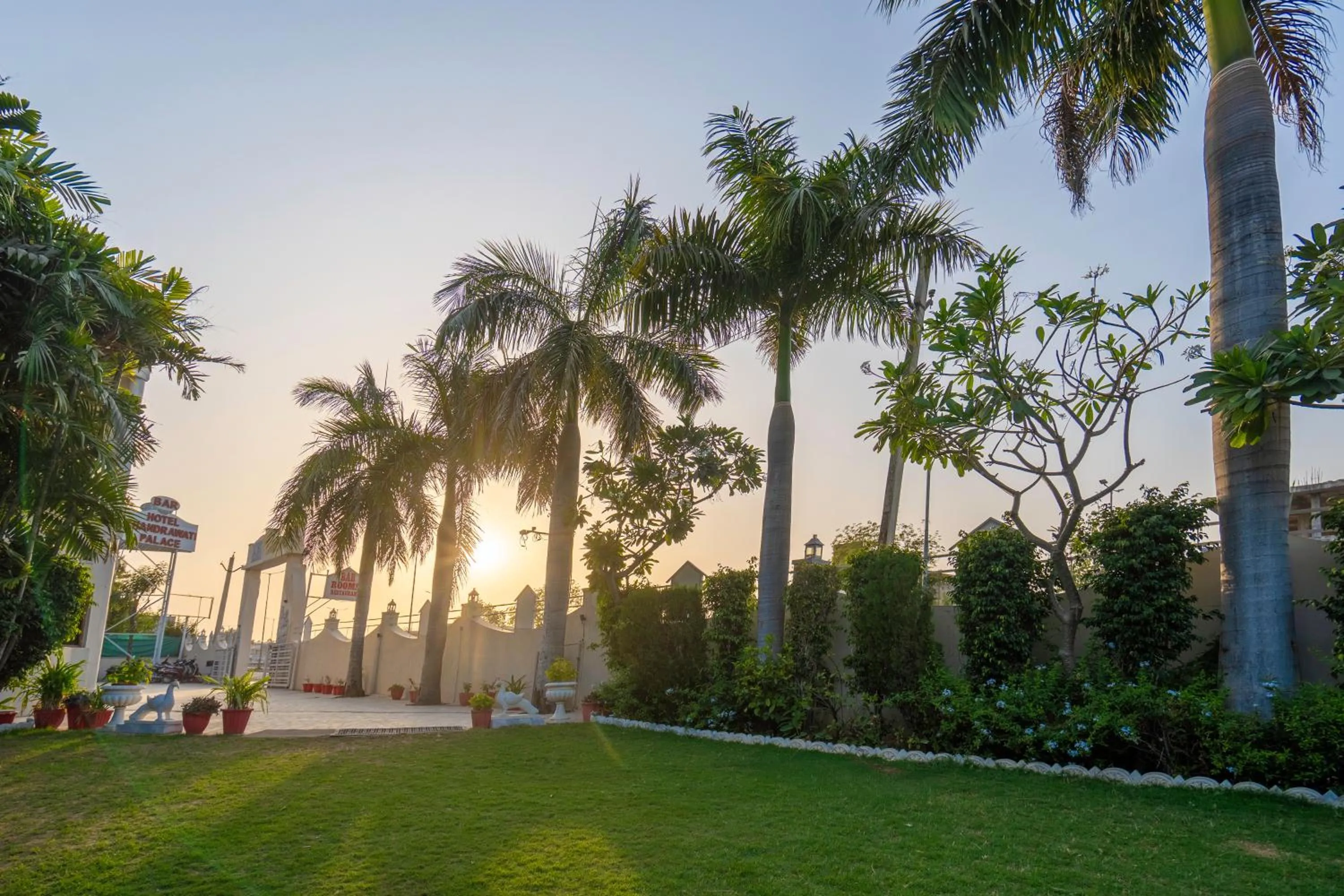 Garden in Hotel Chandrawati Palace