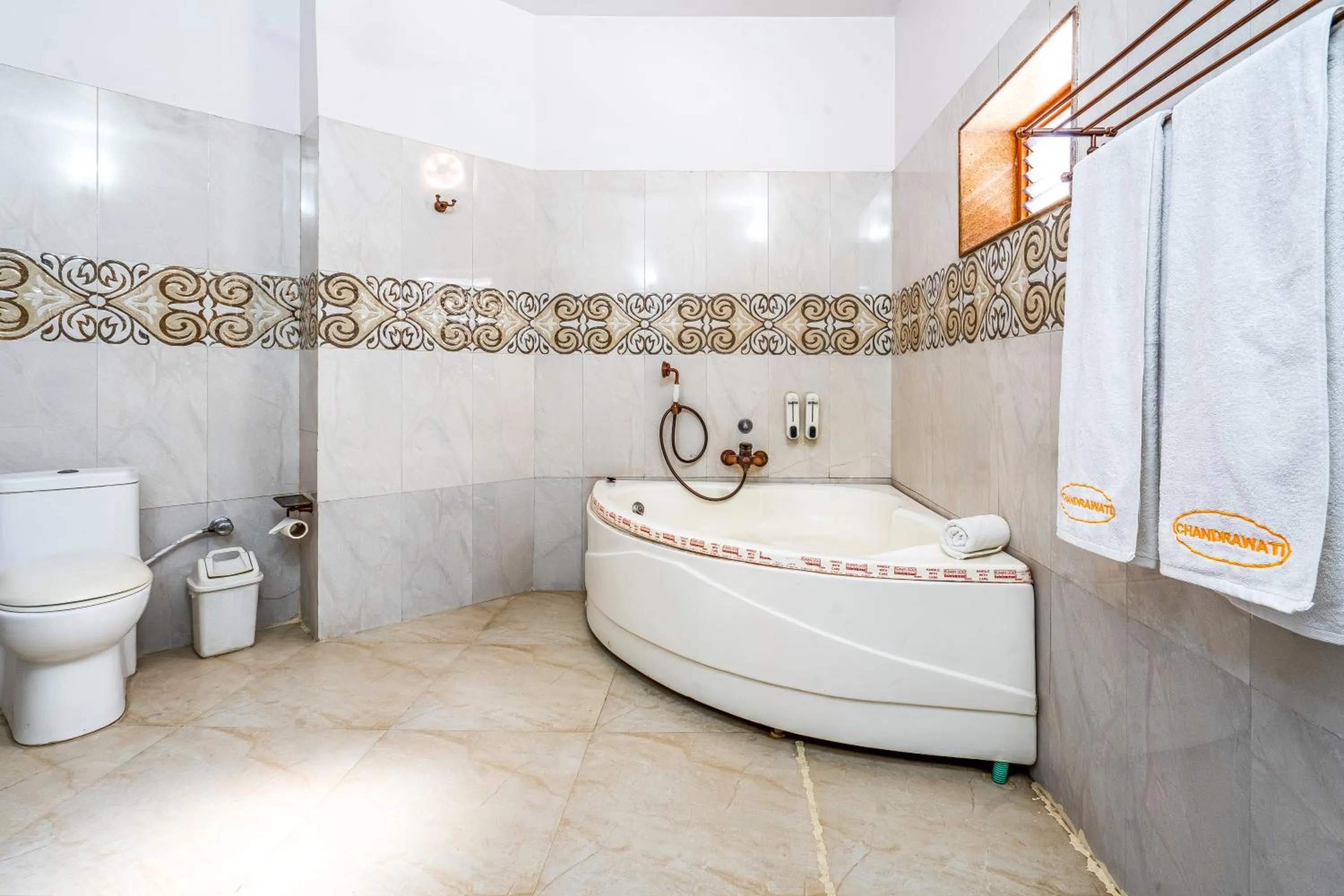 Bath in Hotel Chandrawati Palace