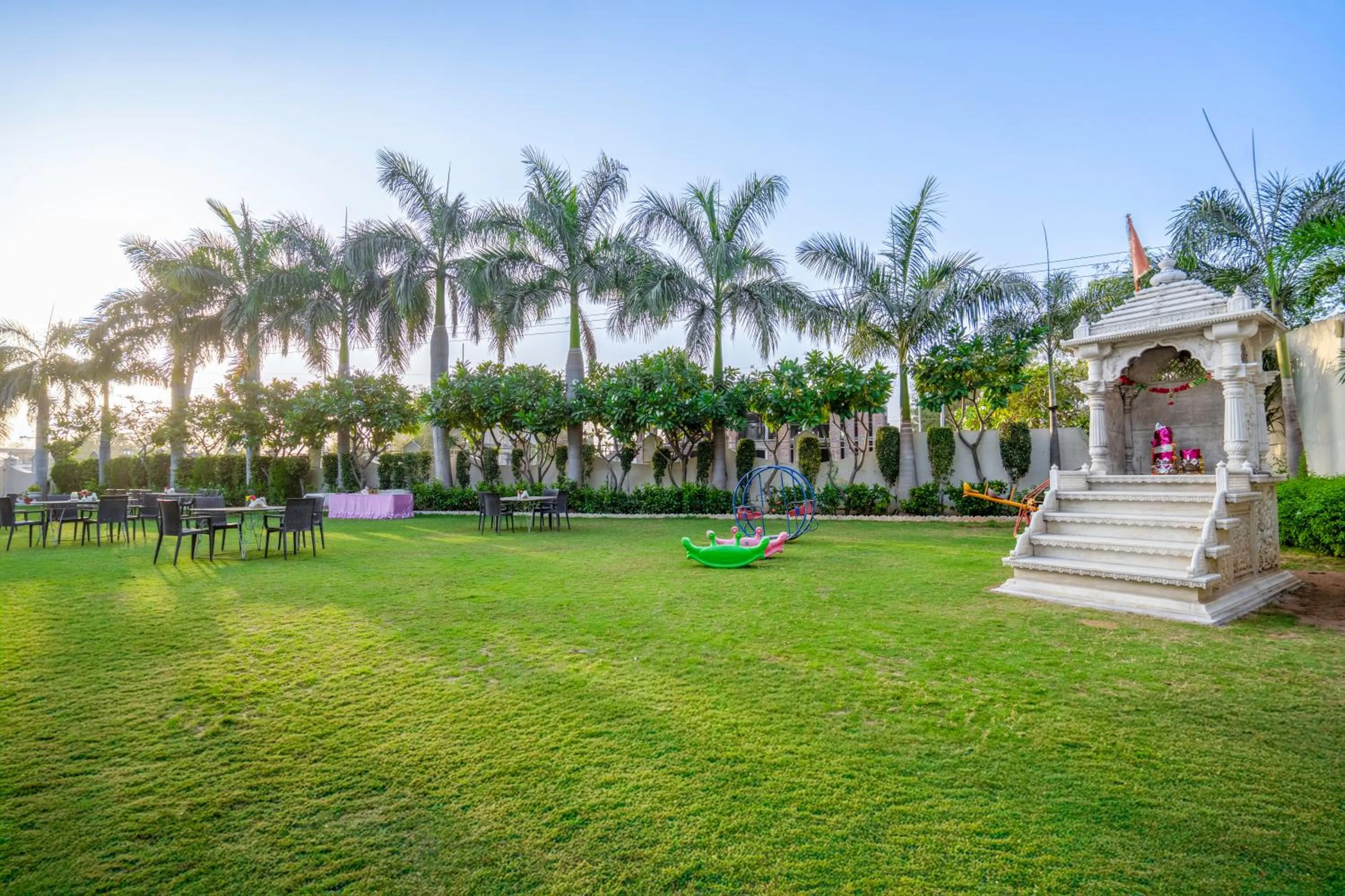 Garden in Hotel Chandrawati Palace
