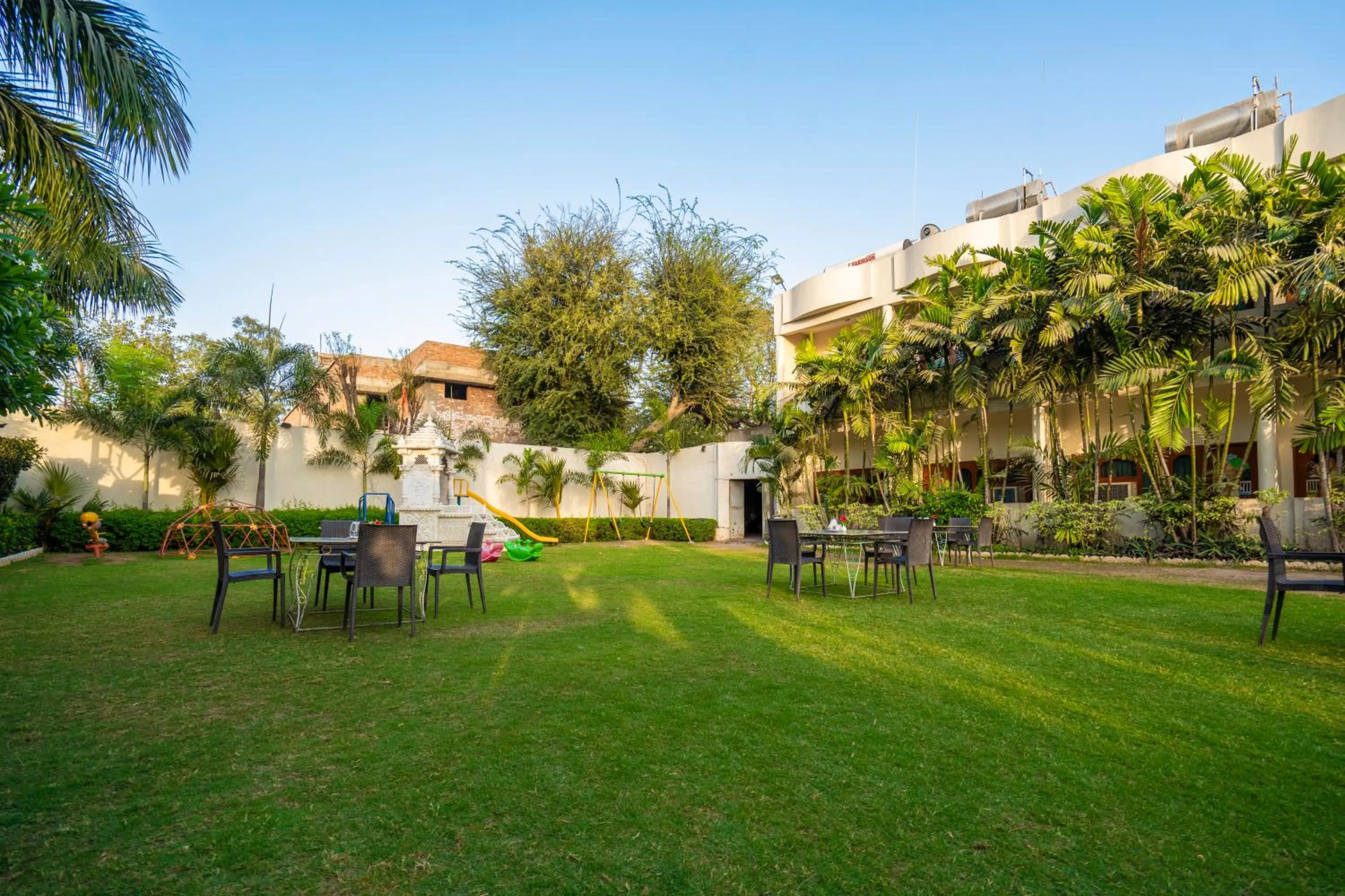 Garden in Hotel Chandrawati Palace
