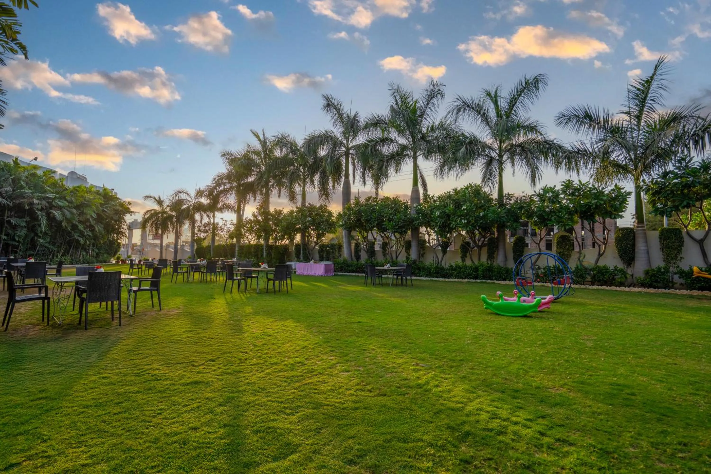 Garden in Hotel Chandrawati Palace