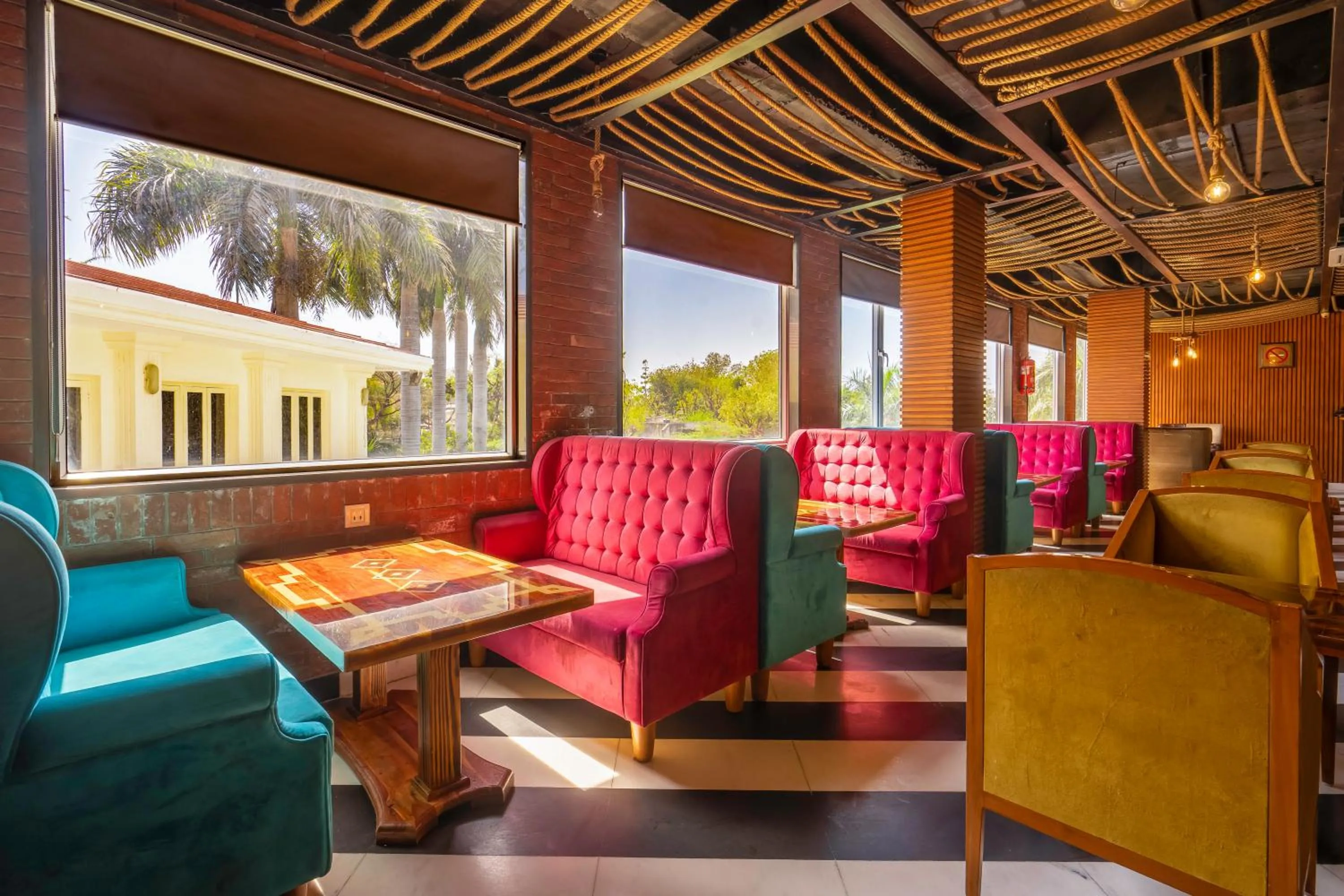 Lounge or bar in Hotel Chandrawati Palace