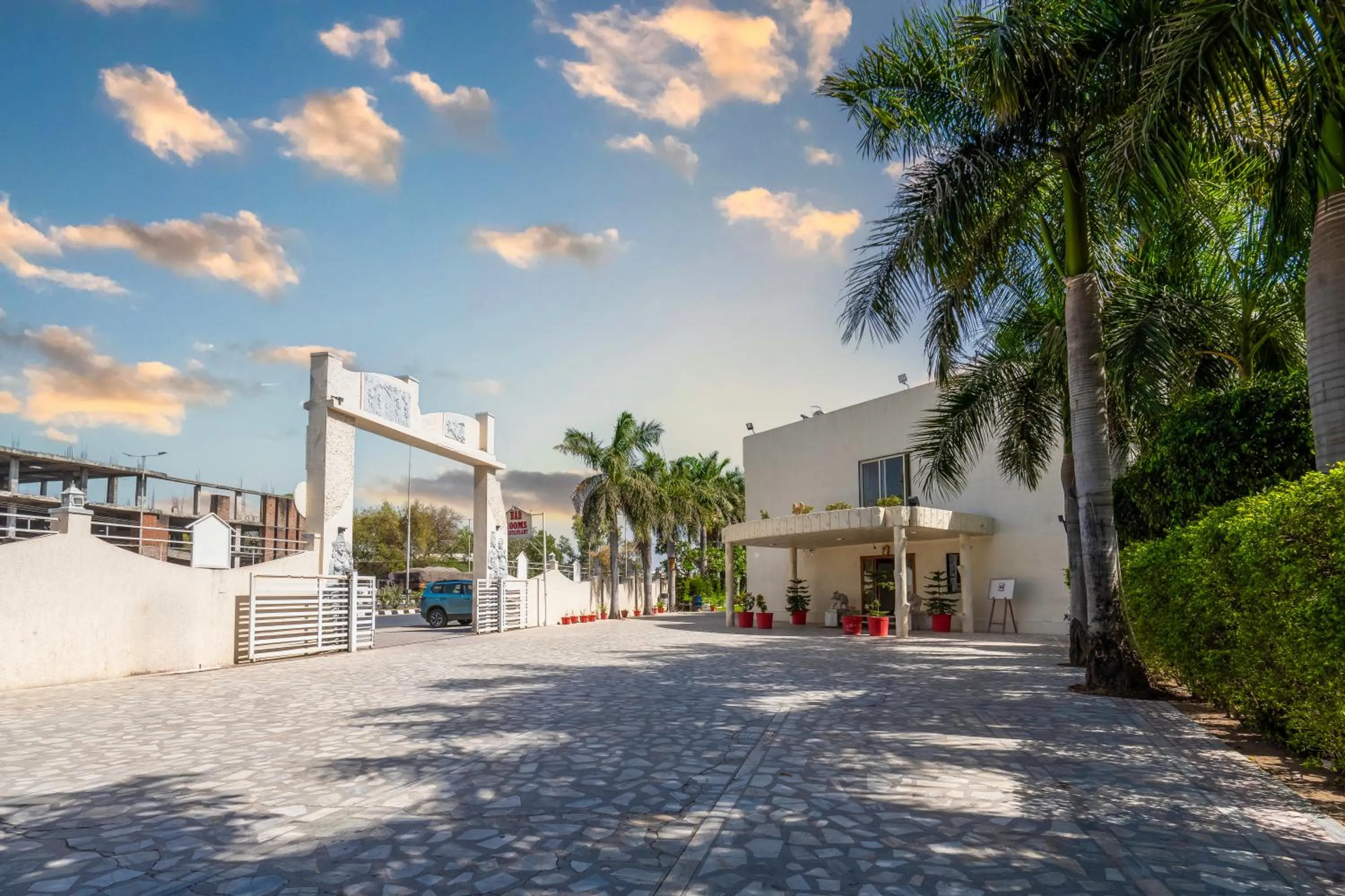 Facade/entrance in Hotel Chandrawati Palace