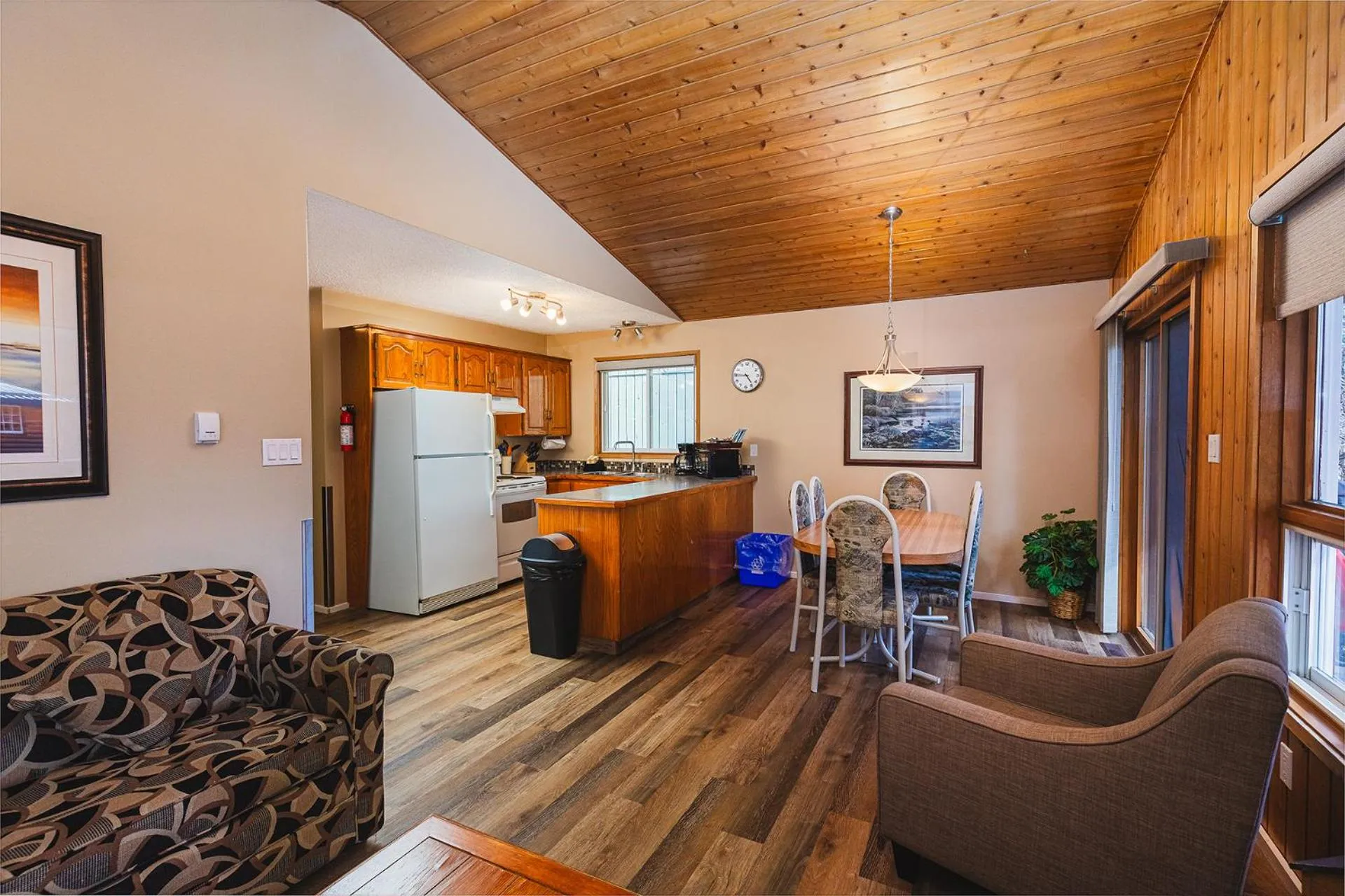 Kitchen or kitchenette in Overlander Mountain Lodge