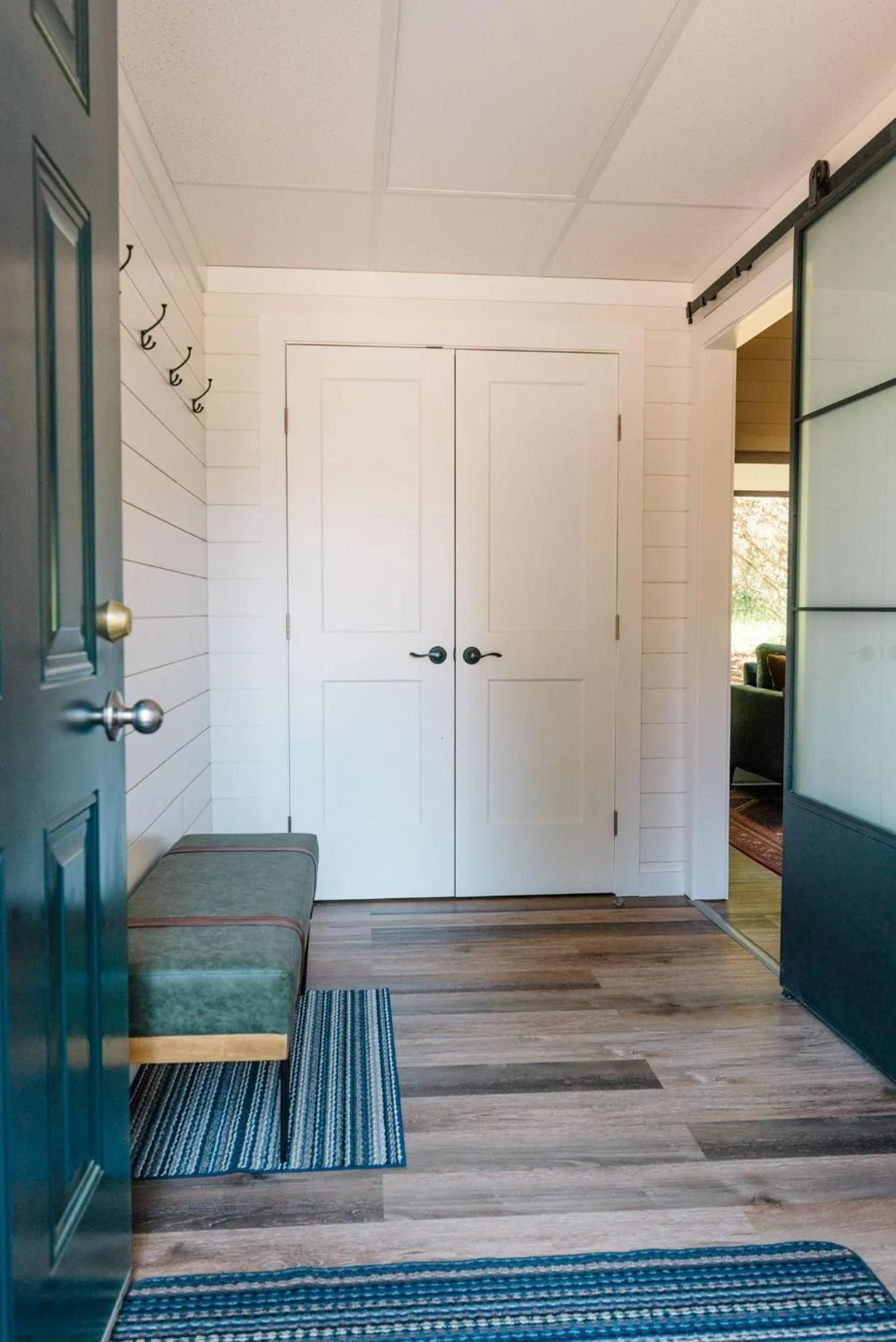 Facade/entrance in Overlander Mountain Lodge