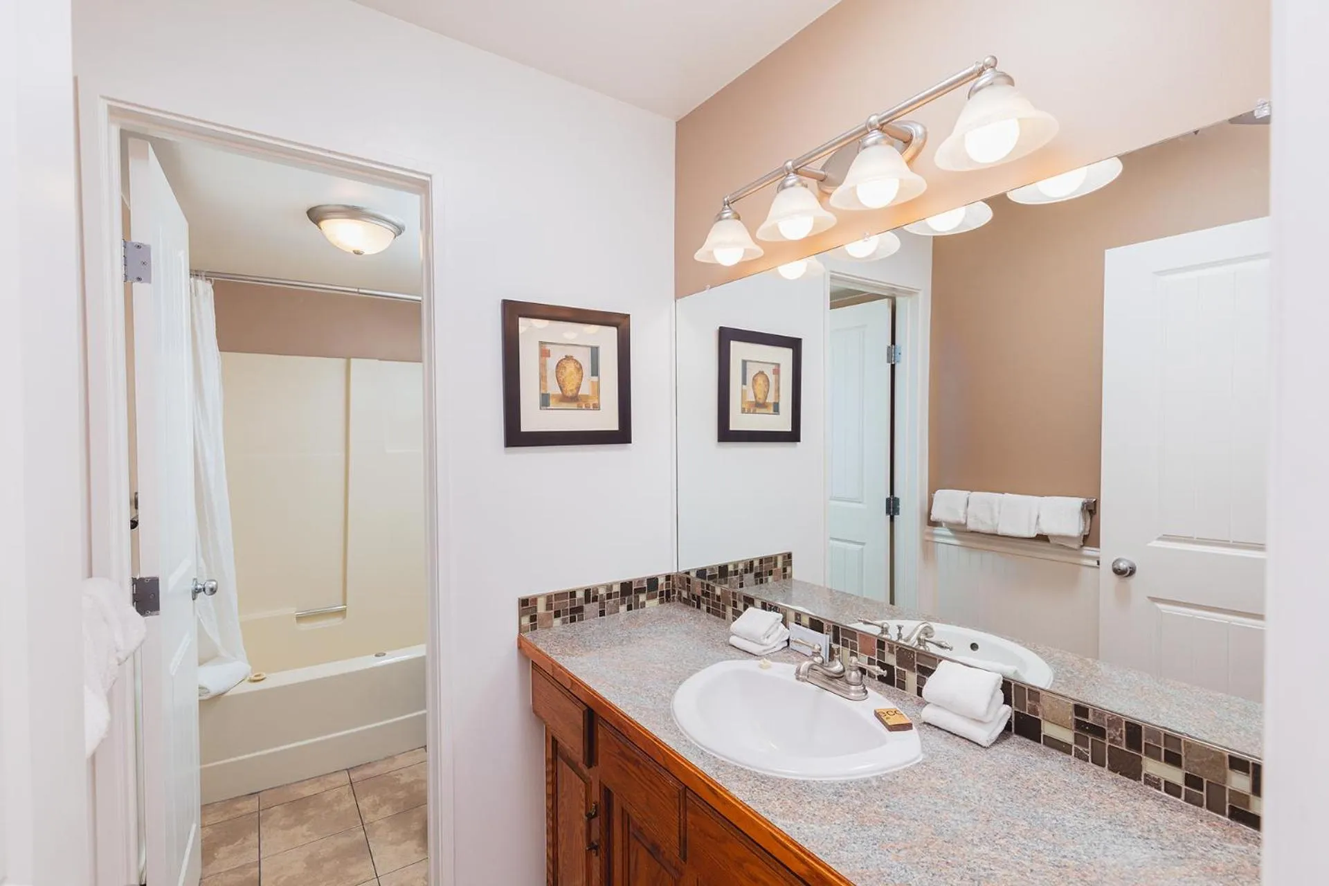 Shower in Overlander Mountain Lodge