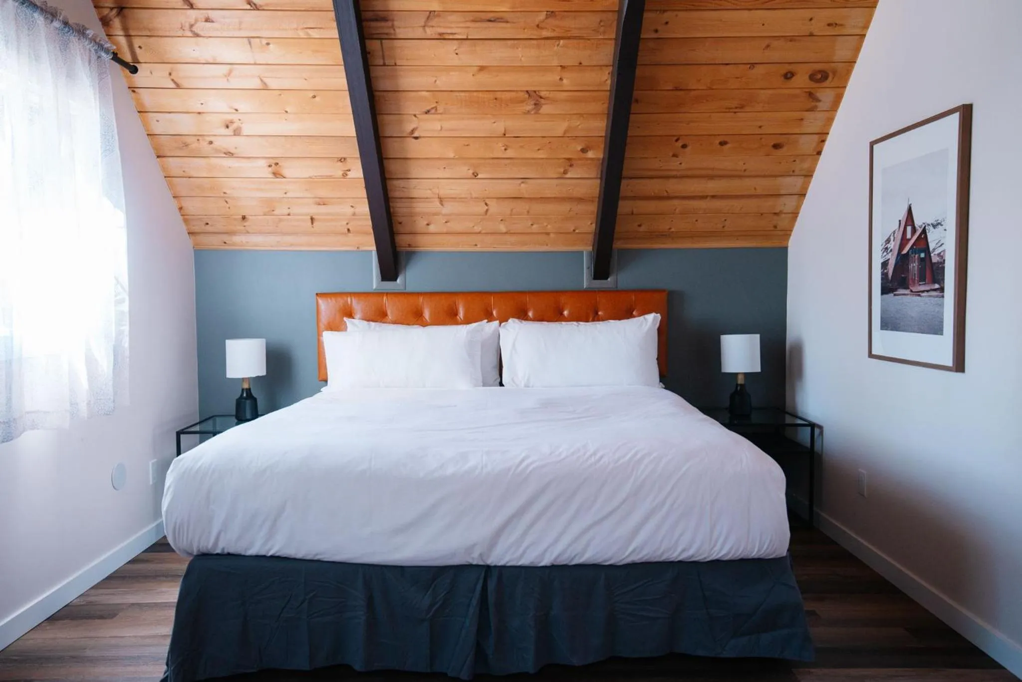 Bedroom, Bed in Overlander Mountain Lodge