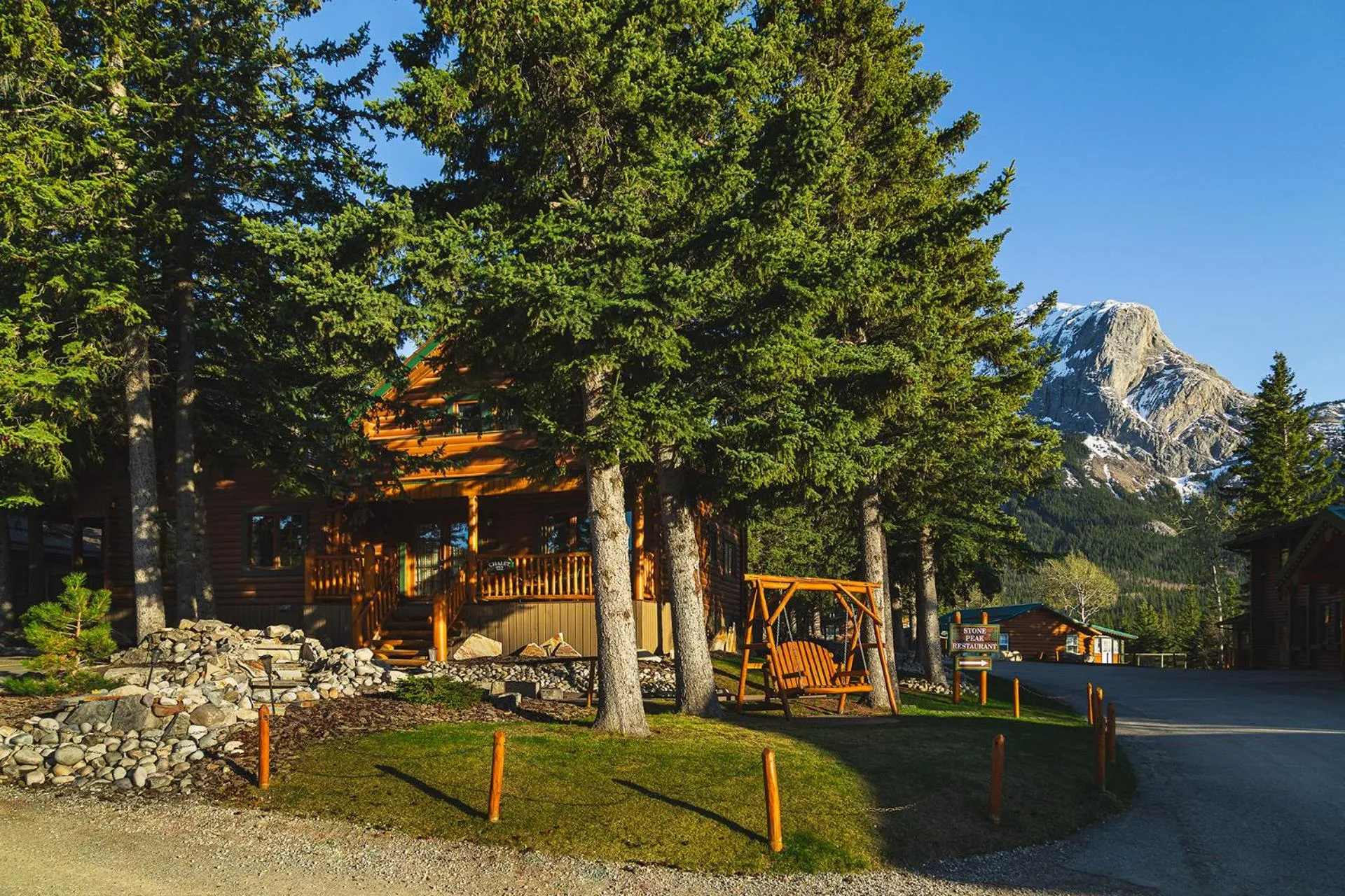 Mountain view in Overlander Mountain Lodge